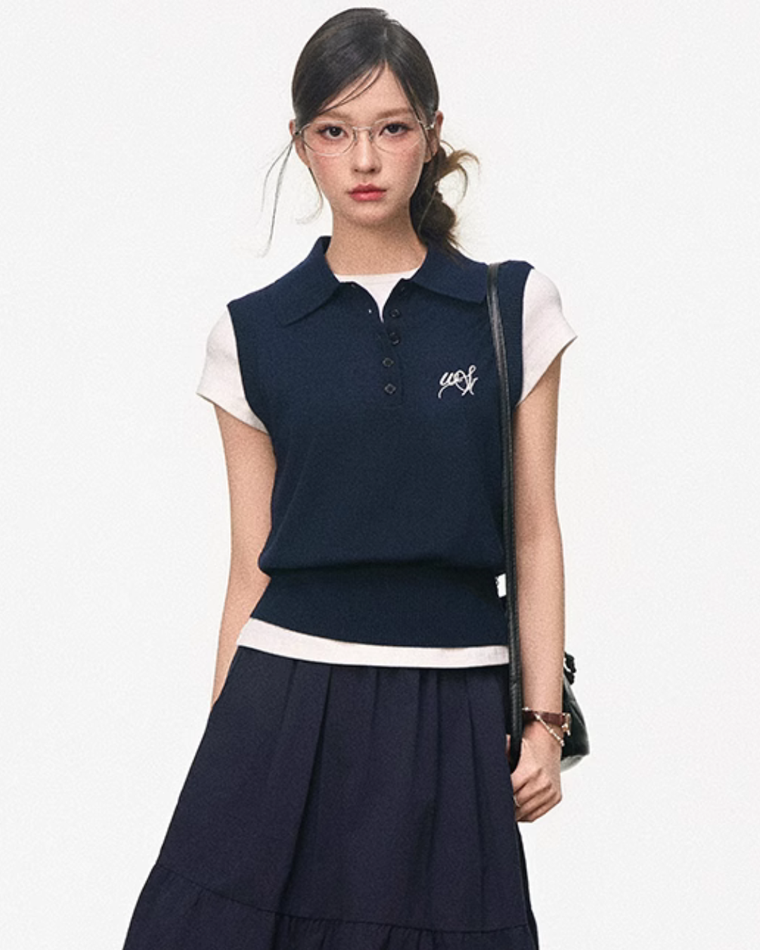 Half-Button Sleeveless Top / White Top / Knee-Length Skirt WEO0050