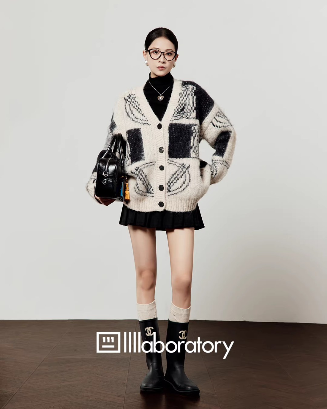 V-Neck Color Block Cardigan / Pleated Skirt / Black Layer Top LLA0581