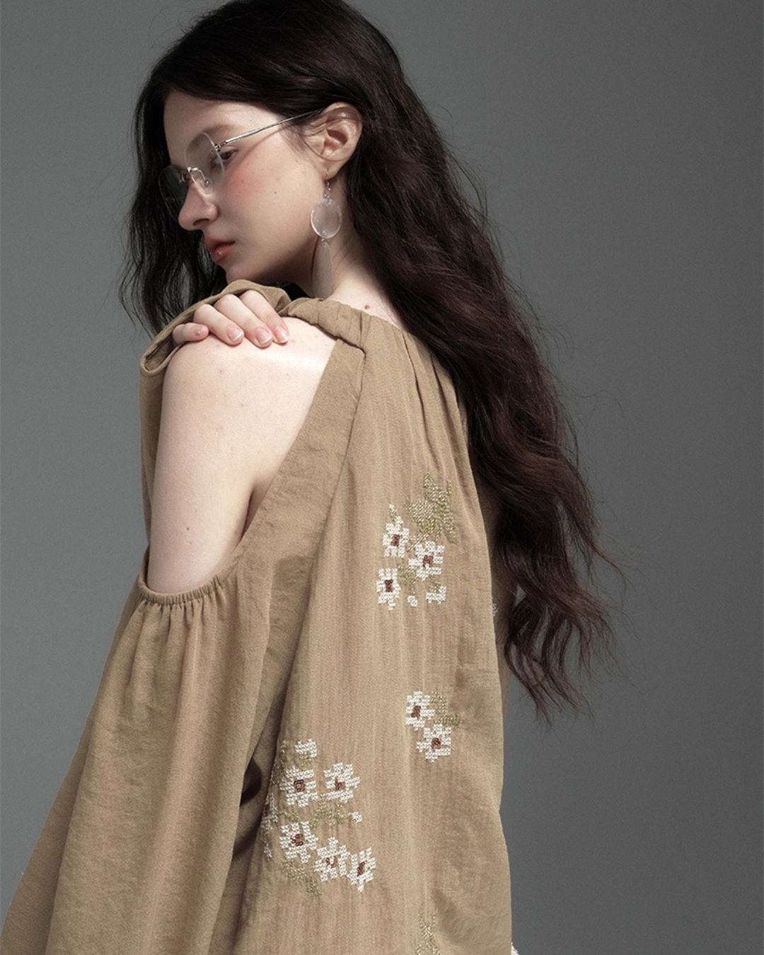 Off-Shoulder Floral Embroidered Top USY0001