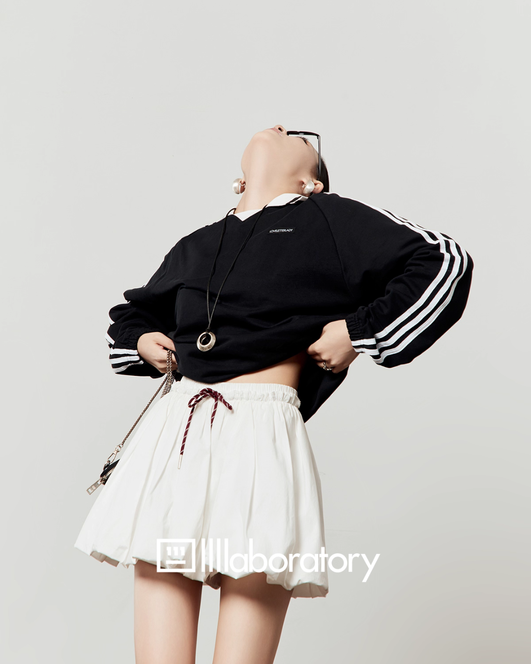 Side Line Black Top / Balloon Skirt Pants LLA0518