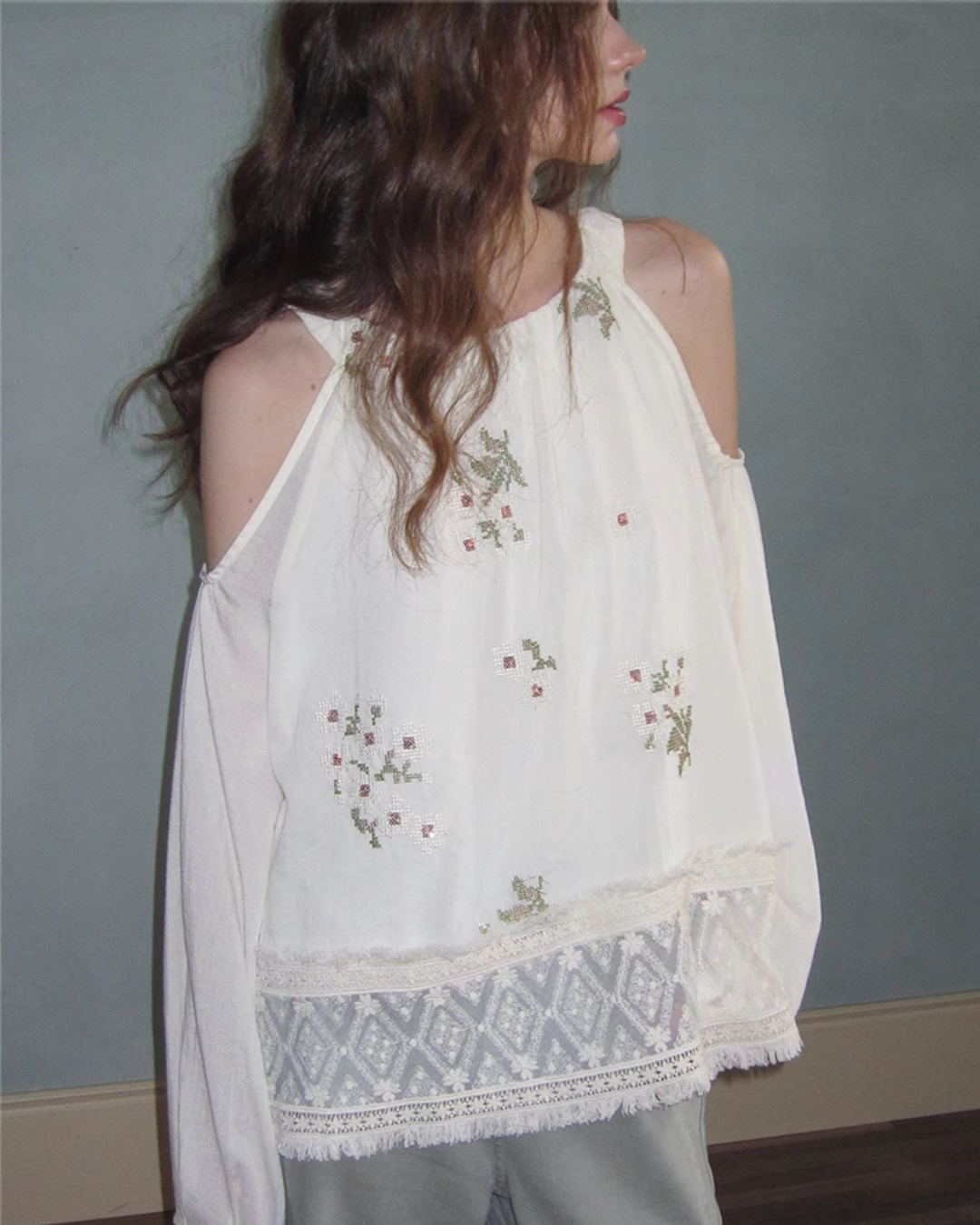 Off-Shoulder Floral Embroidered Top USY0001