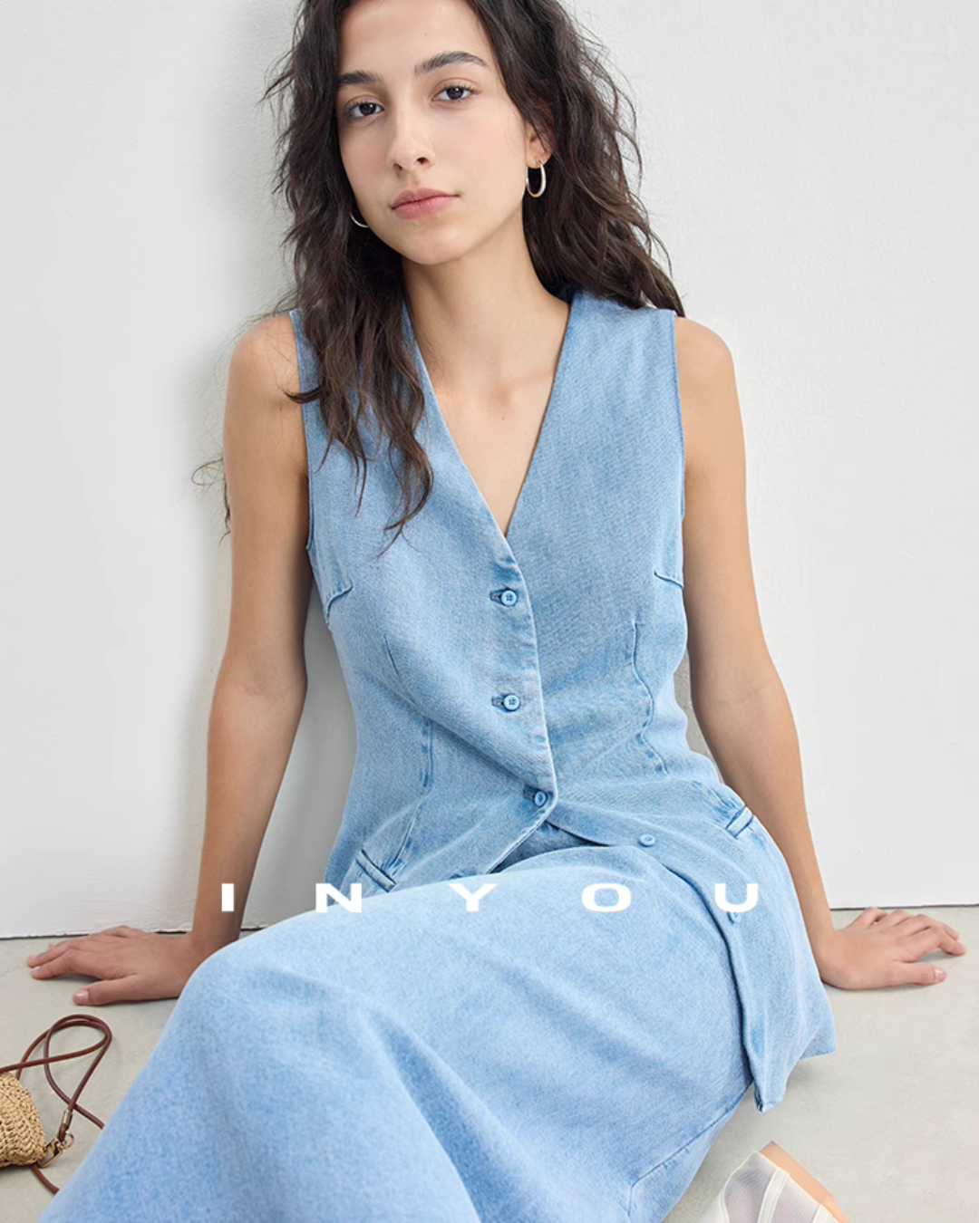 V-Neck Denim Vest / Denim Long Skirt IWY0017