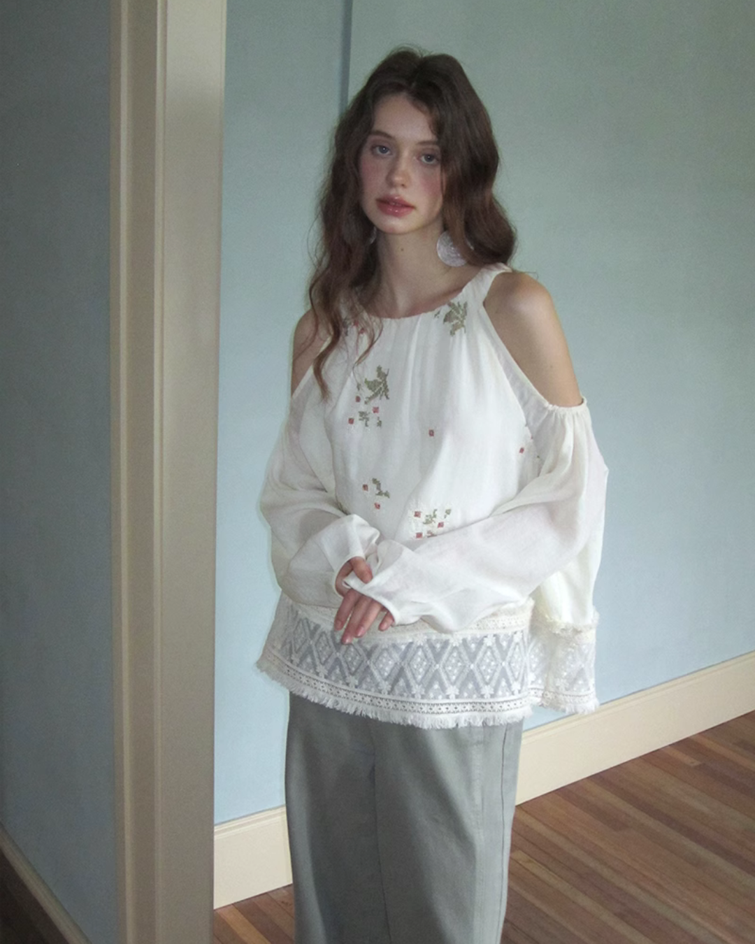 Off-Shoulder Floral Embroidered Top USY0001