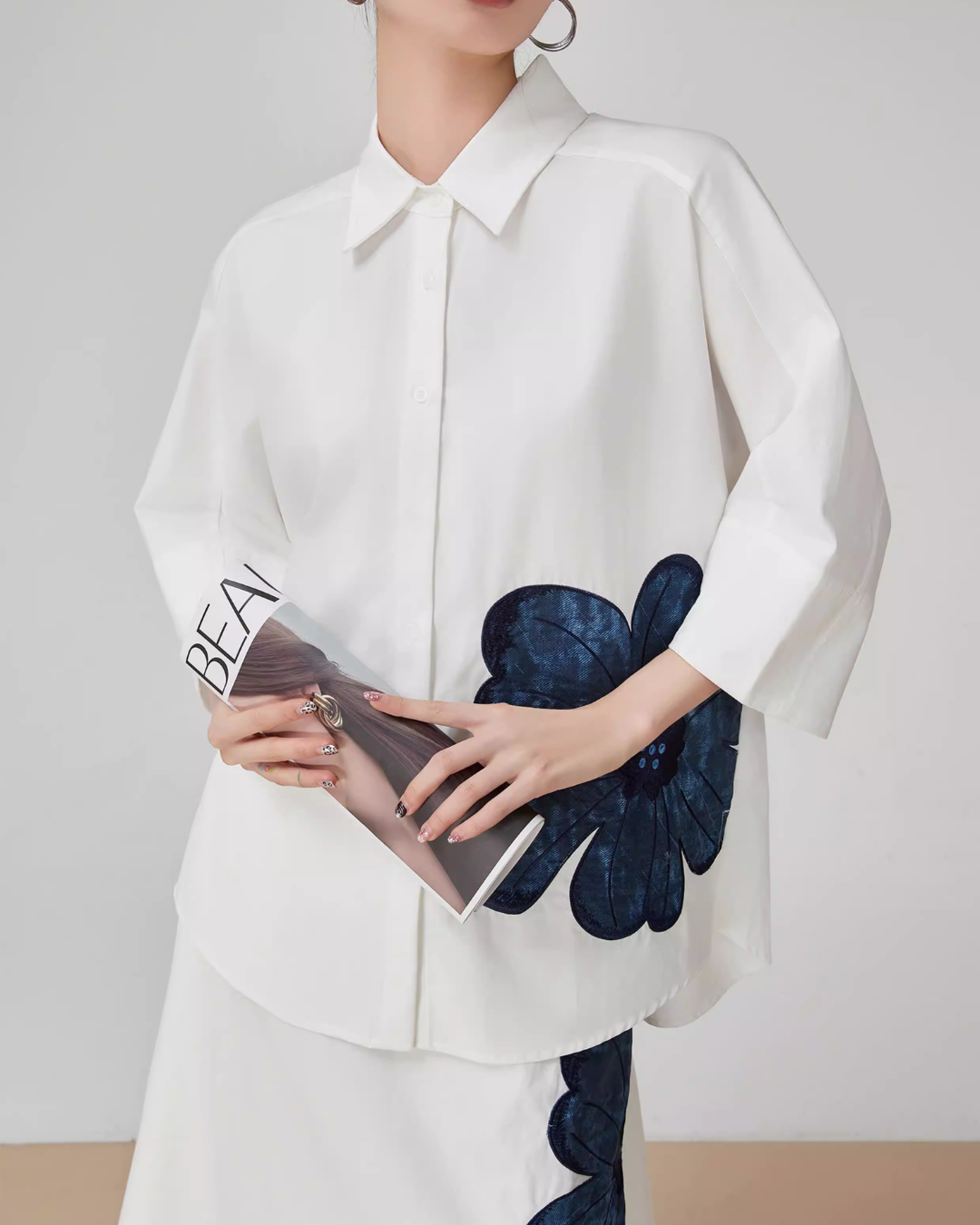 Appliqué Off-White Shirt / Half-Length Skirt FER0117