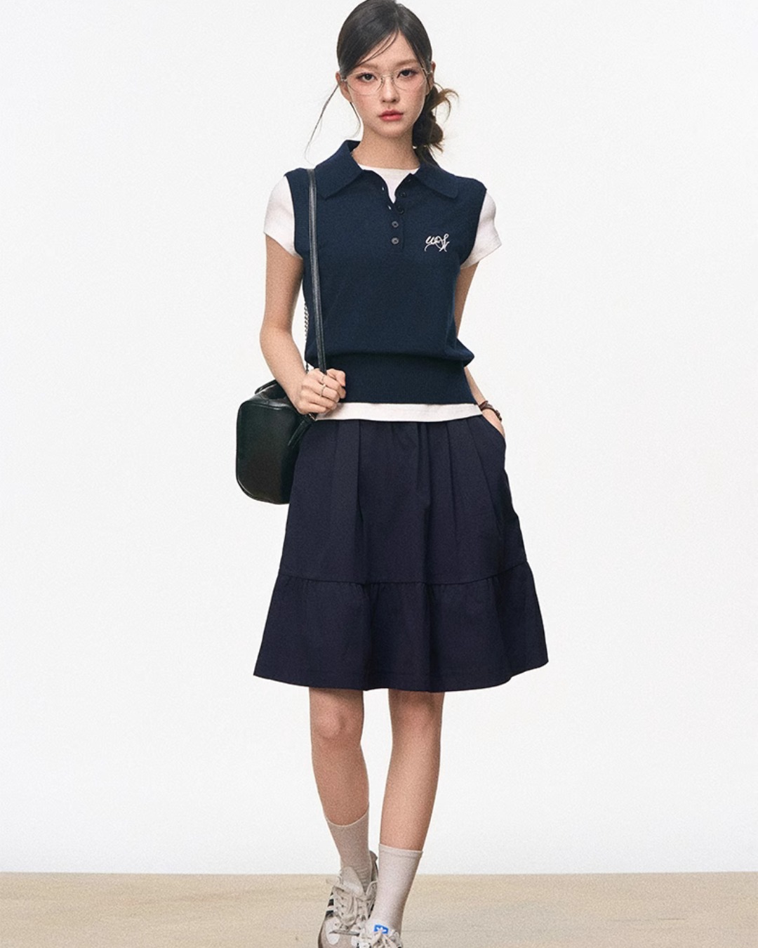 Half-Button Sleeveless Top / White Top / Knee-Length Skirt WEO0050