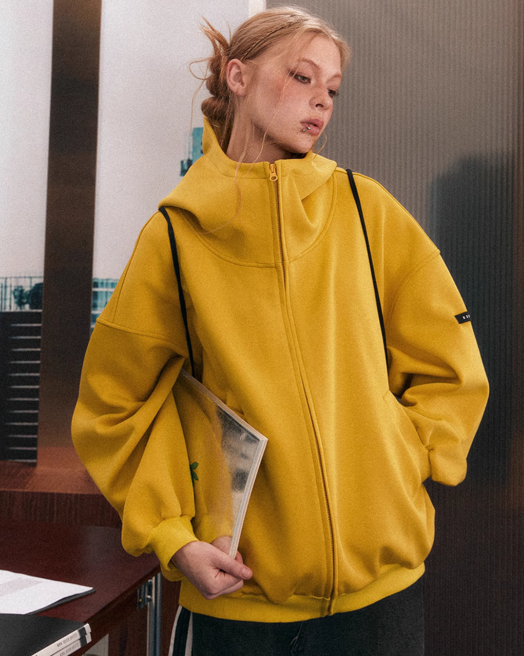 Rising Neck Zip Hoodie EZK0077