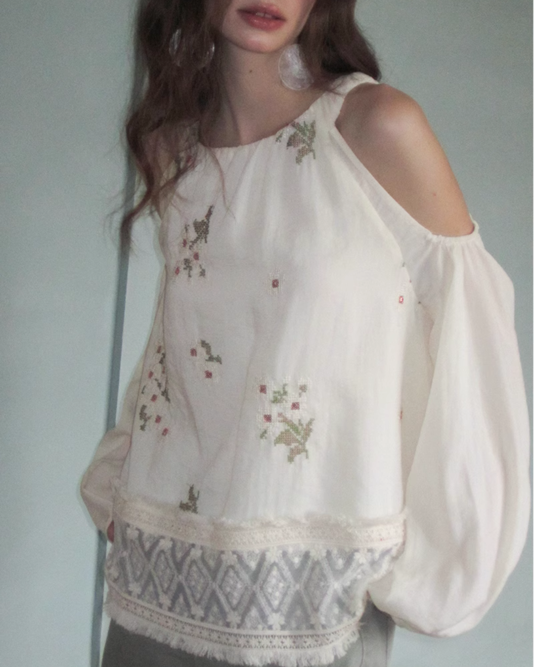Off-Shoulder Floral Embroidered Top USY0001