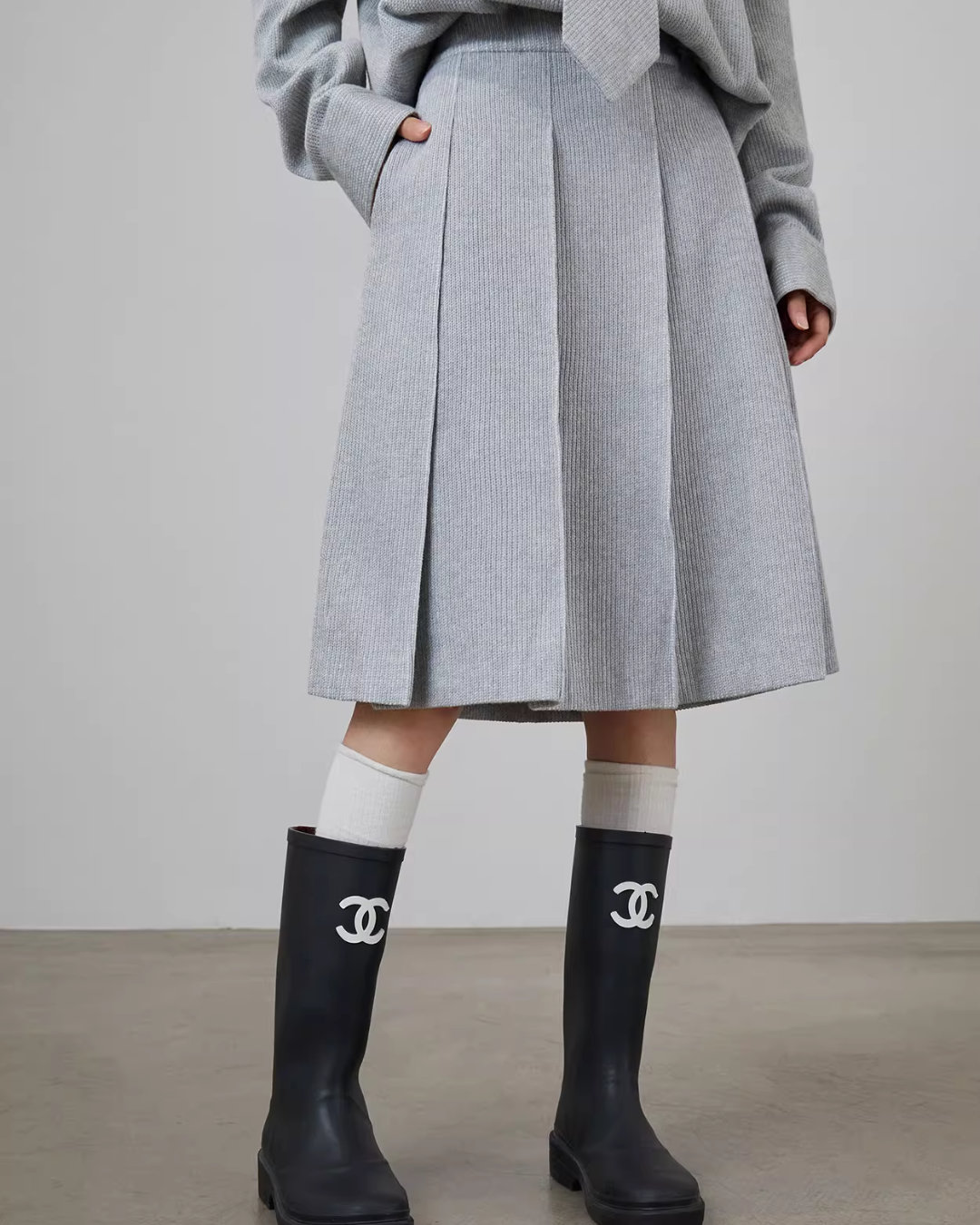 Soft Loose Long Sleeve Shirt / Knee Length Skirt SUY0009