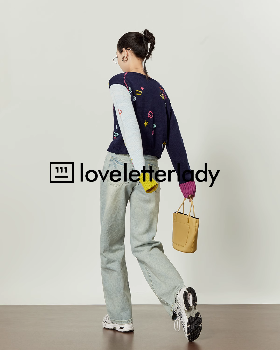 V-Neck Embroidered Knit Cardigan LLA0350