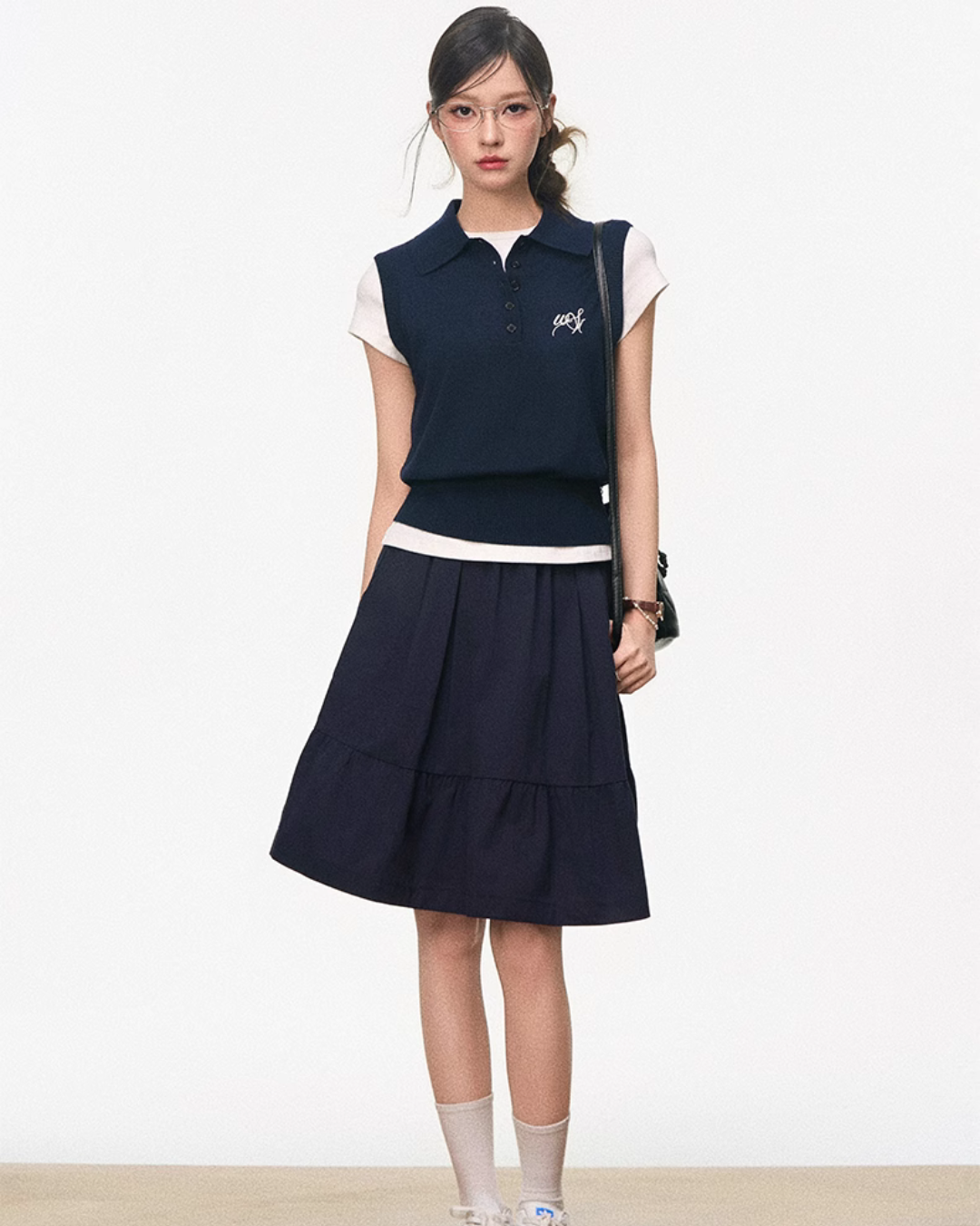 Half-Button Sleeveless Top / White Top / Knee-Length Skirt WEO0050