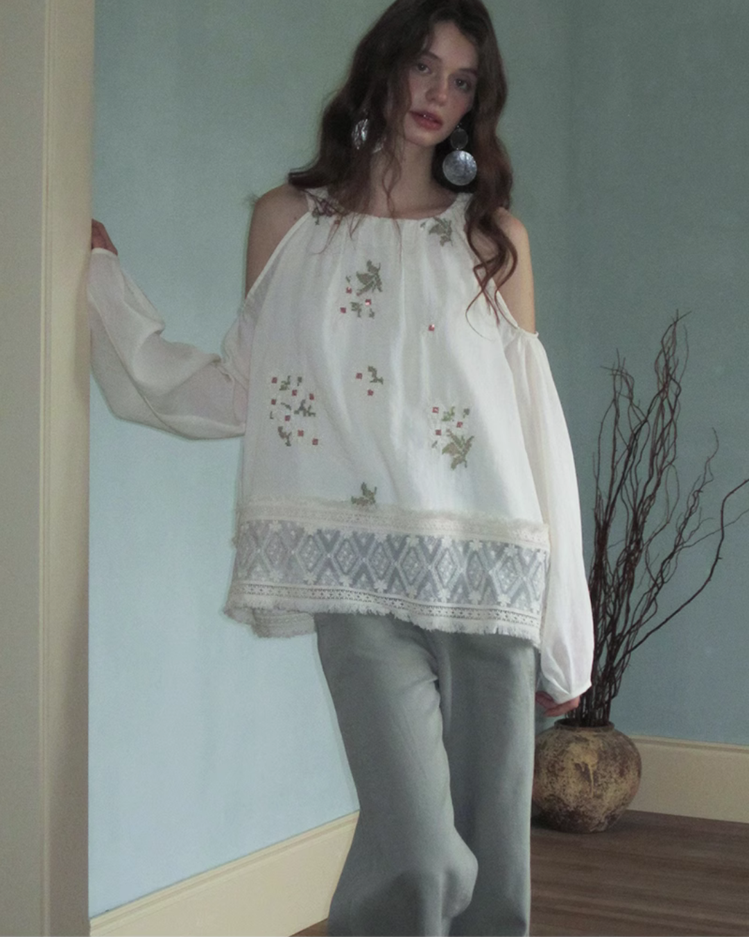 Off-Shoulder Floral Embroidered Top USY0001
