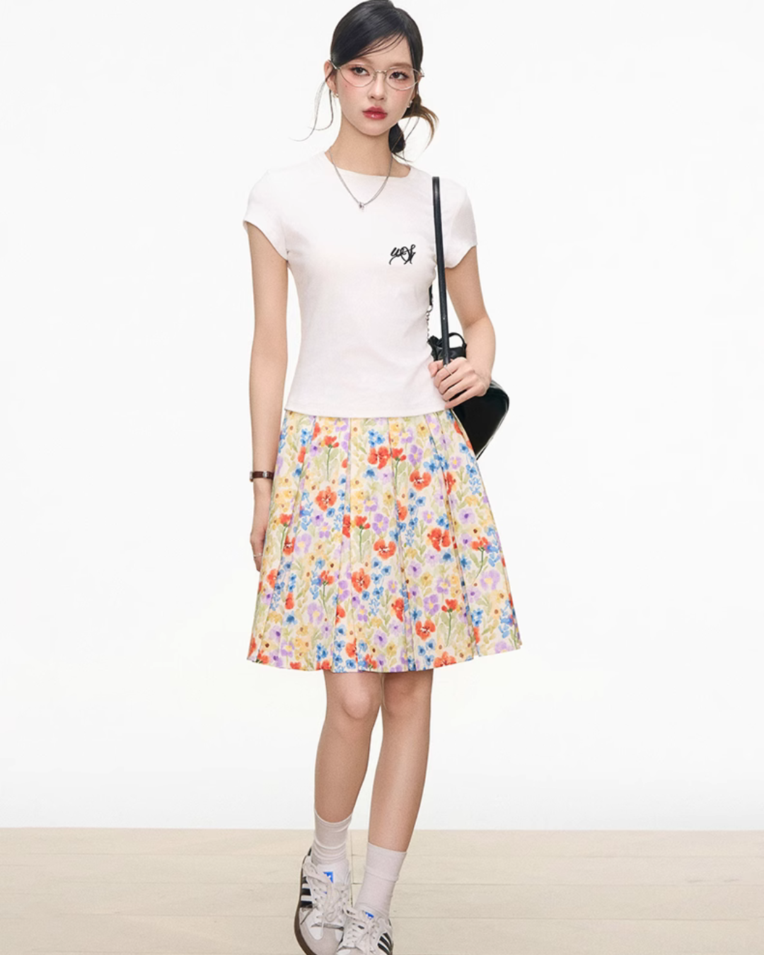 Floral Print Skirt / White T-Shirt WEO0030