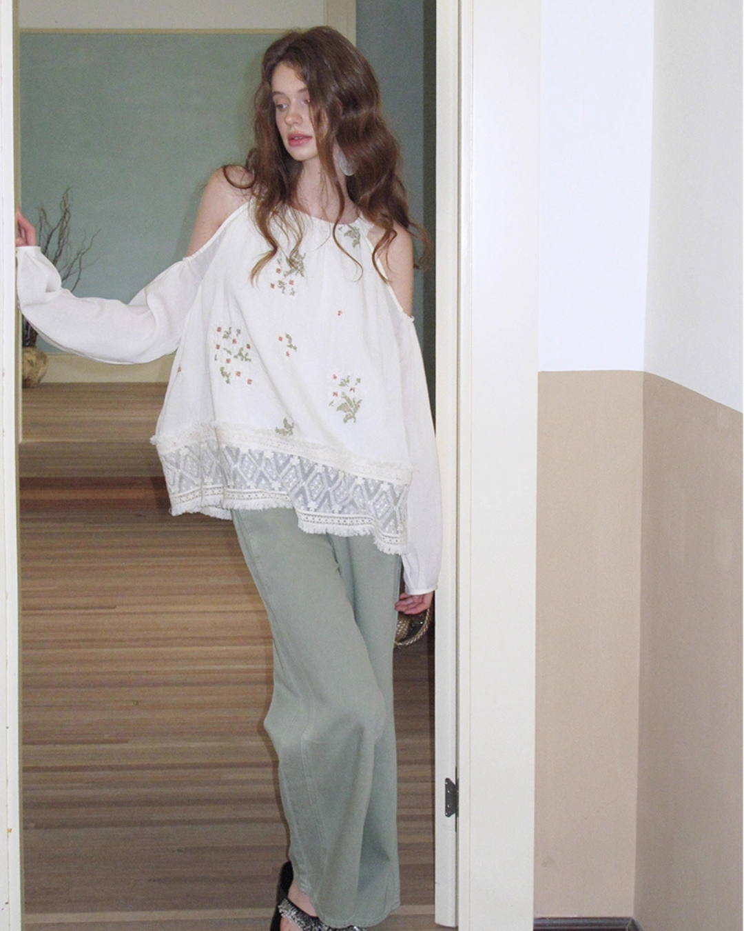 Off-Shoulder Floral Embroidered Top USY0001