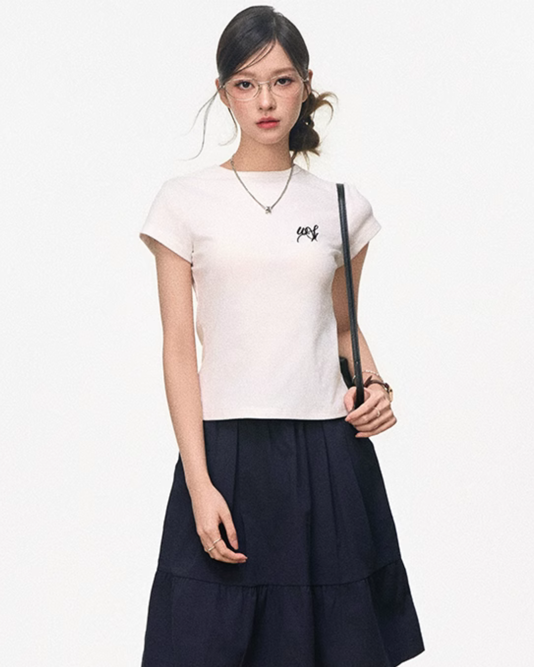 Half-Button Sleeveless Top / White Top / Knee-Length Skirt WEO0050