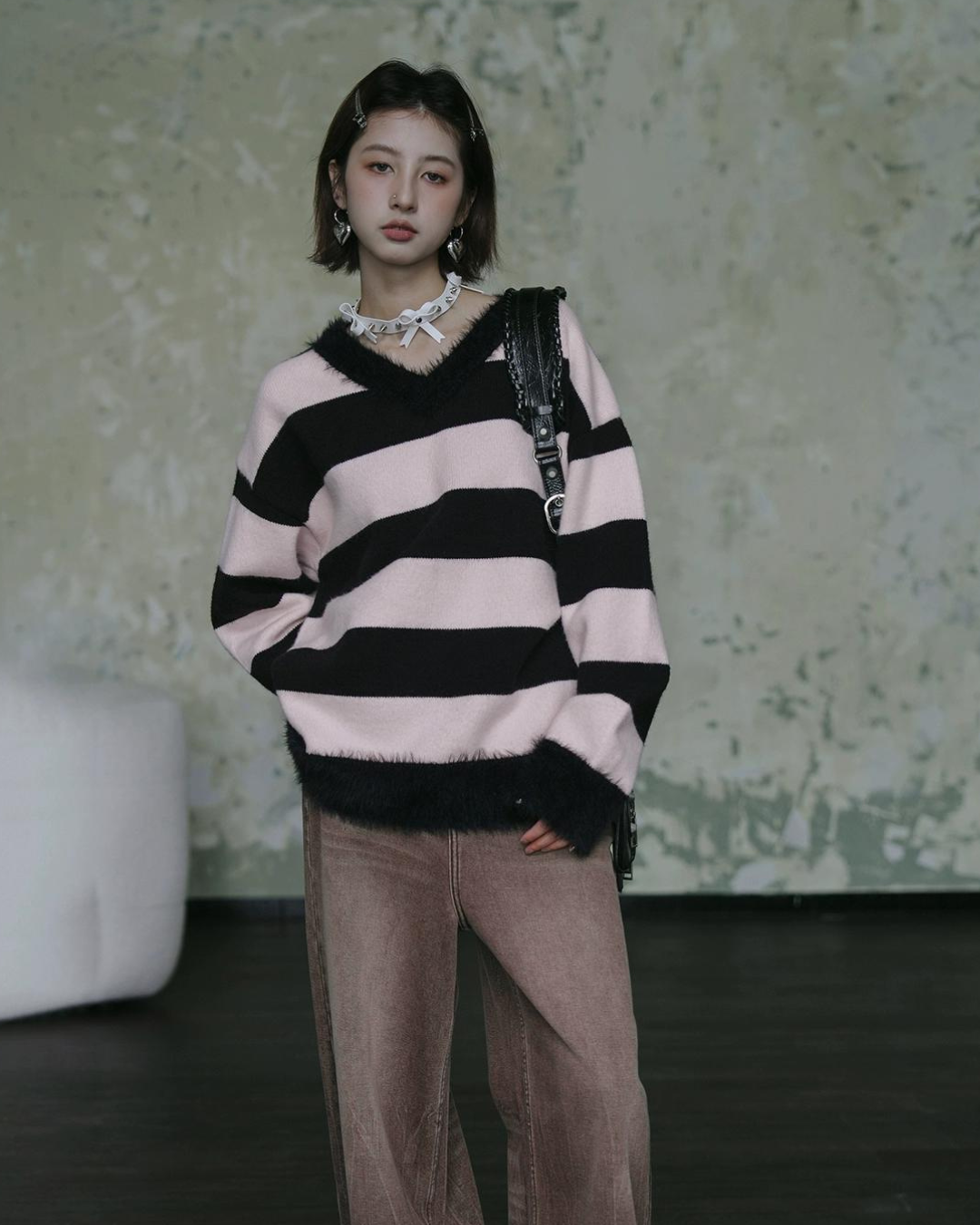V-Neck Border Knit Sweater pcl0012