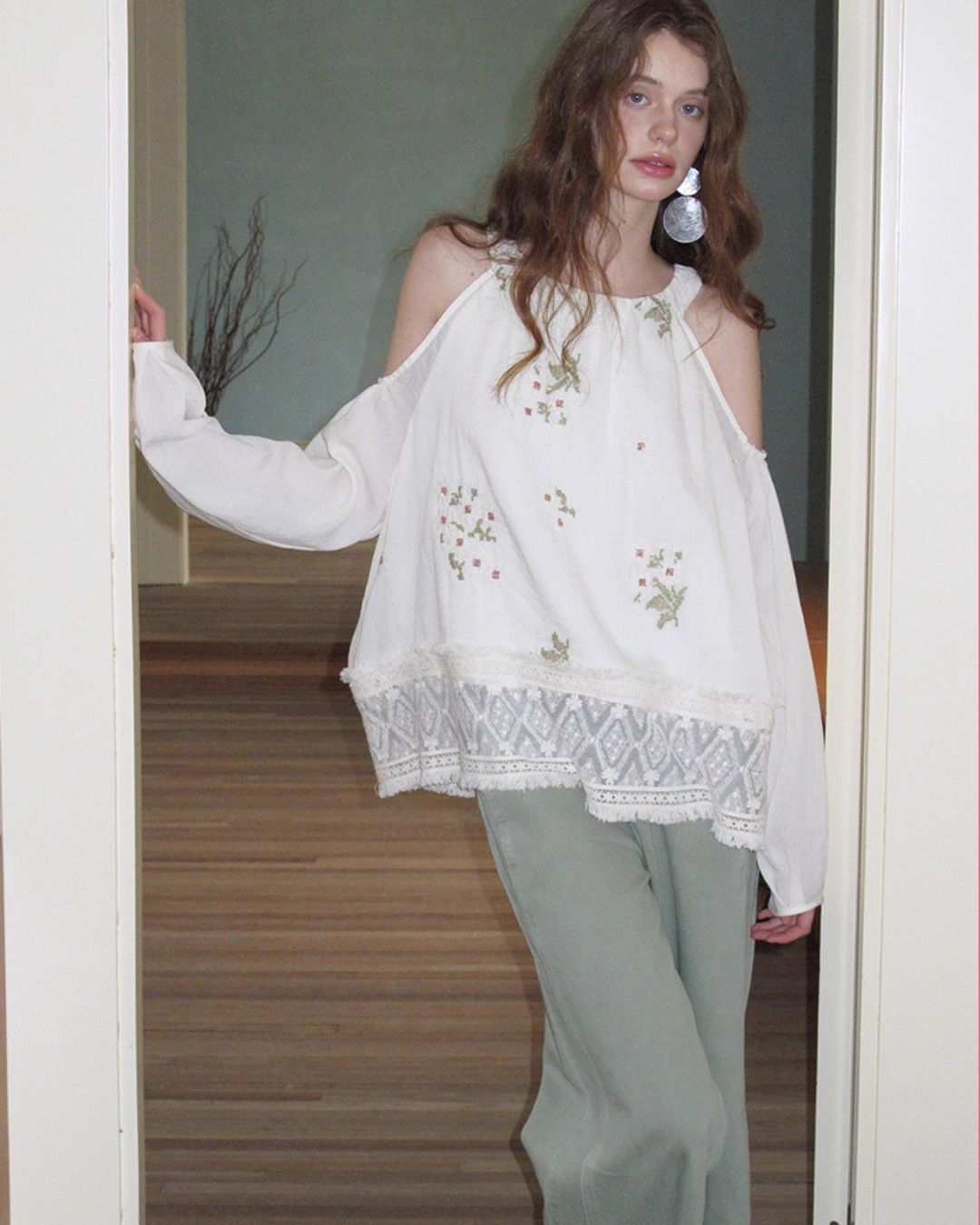 Off-Shoulder Floral Embroidered Top USY0001