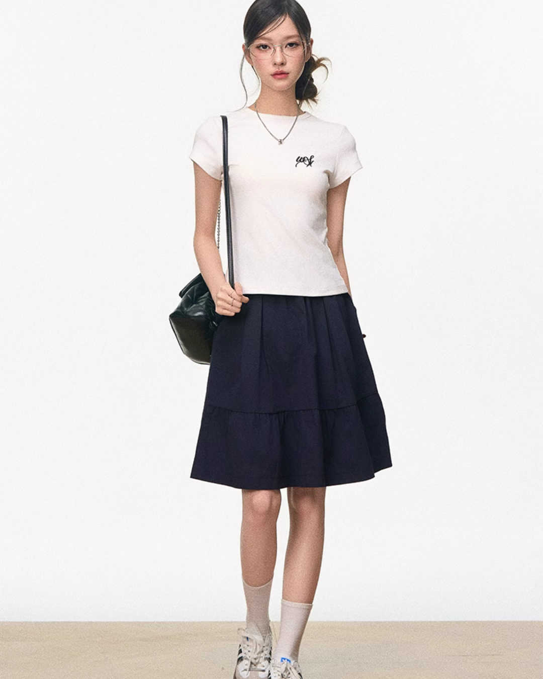 Half-Button Sleeveless Top / White Top / Knee-Length Skirt WEO0050