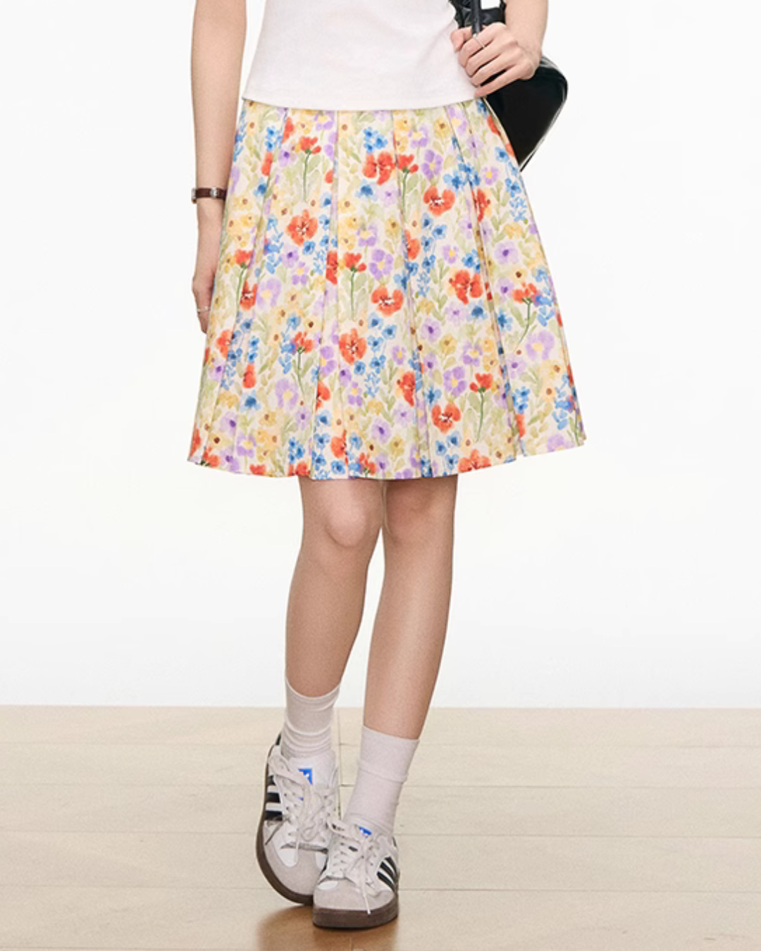 Floral Print Skirt / White T-Shirt WEO0030