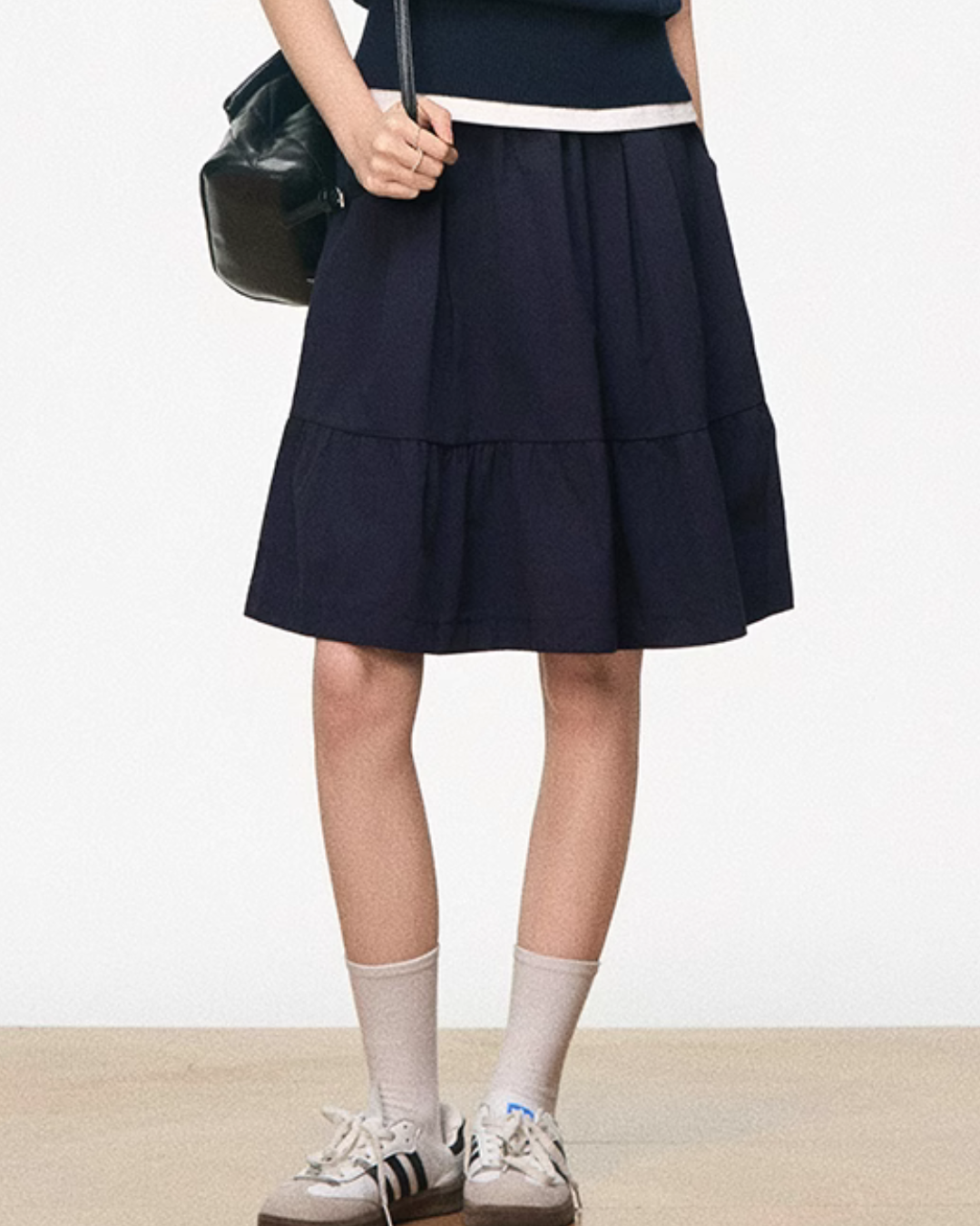Half-Button Sleeveless Top / White Top / Knee-Length Skirt WEO0050