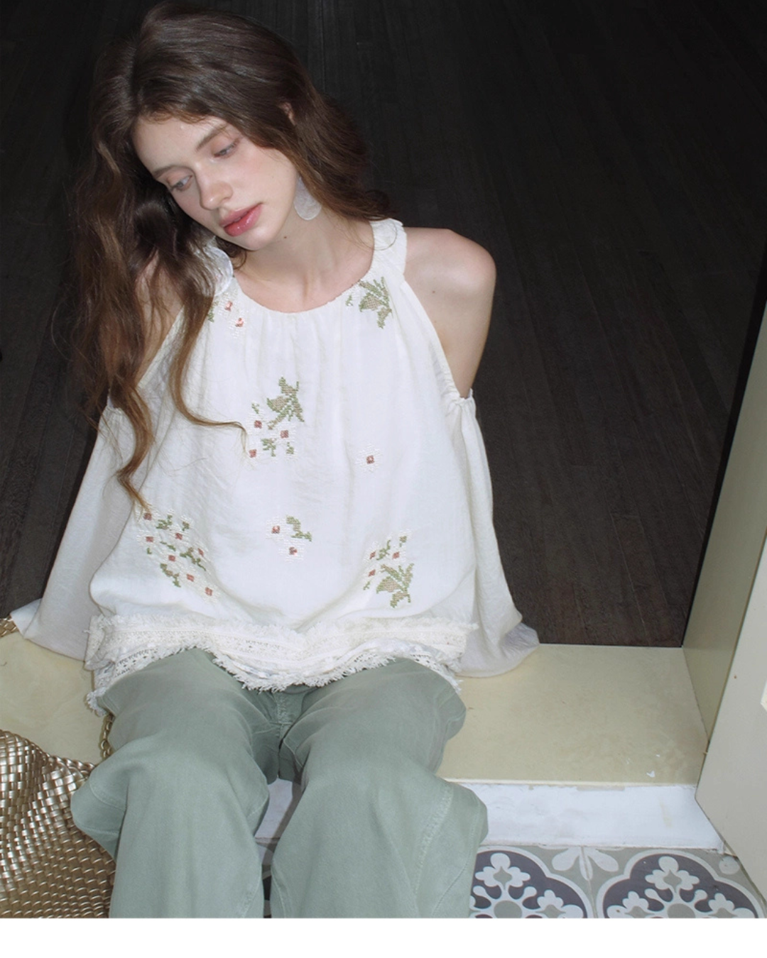 Off-Shoulder Floral Embroidered Top USY0001