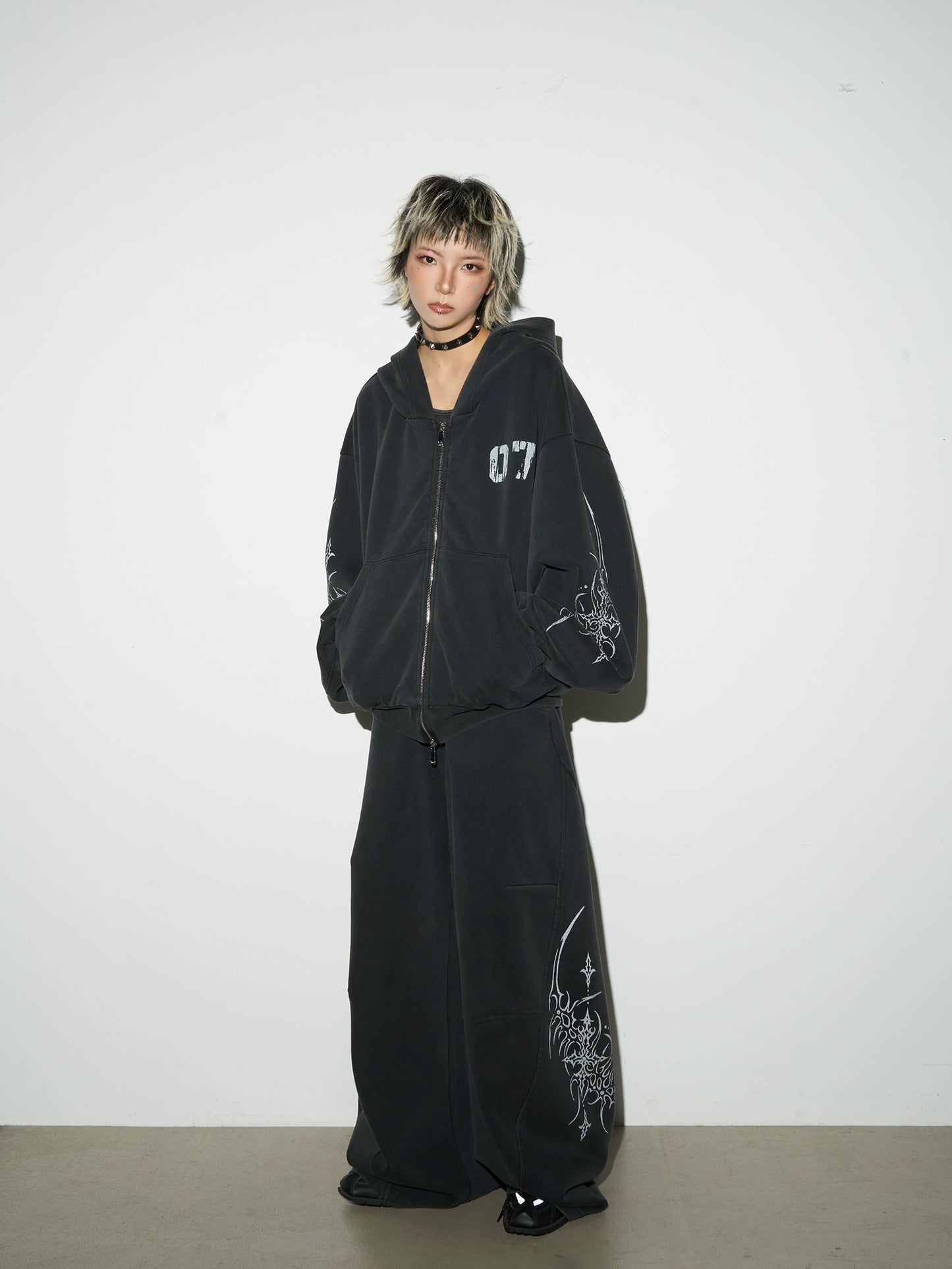 Dark Loose Silhouette Zip Hoodie / Wide Sweatpants MCY0001