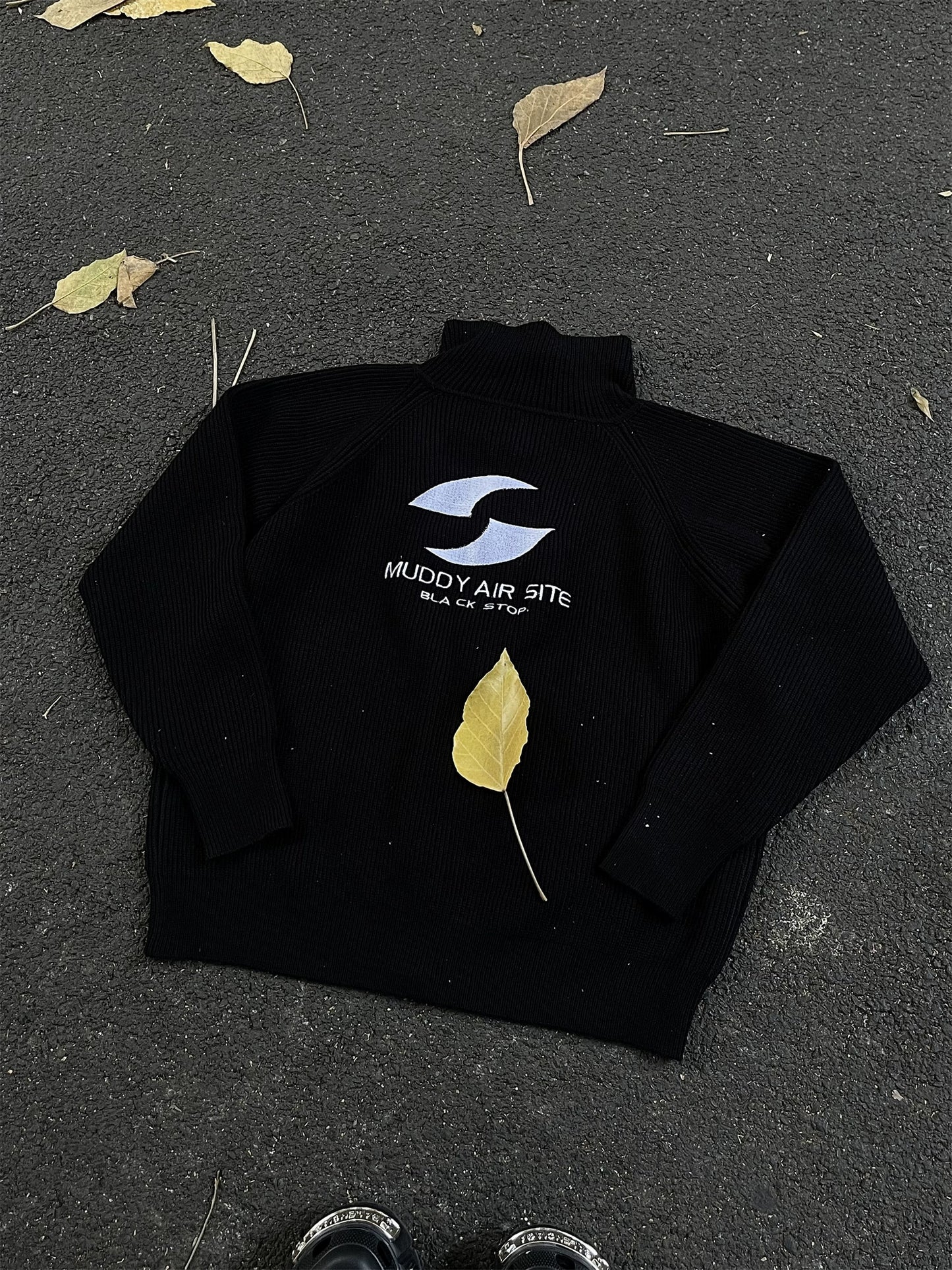 Back Logo Zip Knit MAD0006