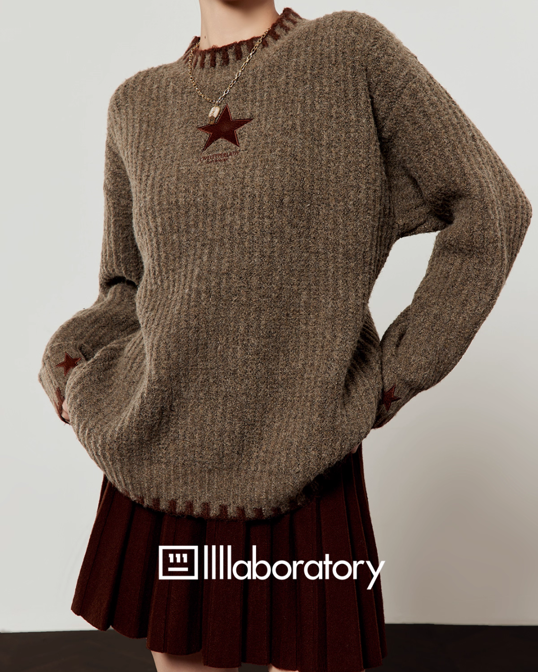 Star Logo Mock Neck Top/Pleated Skirt LLA0568