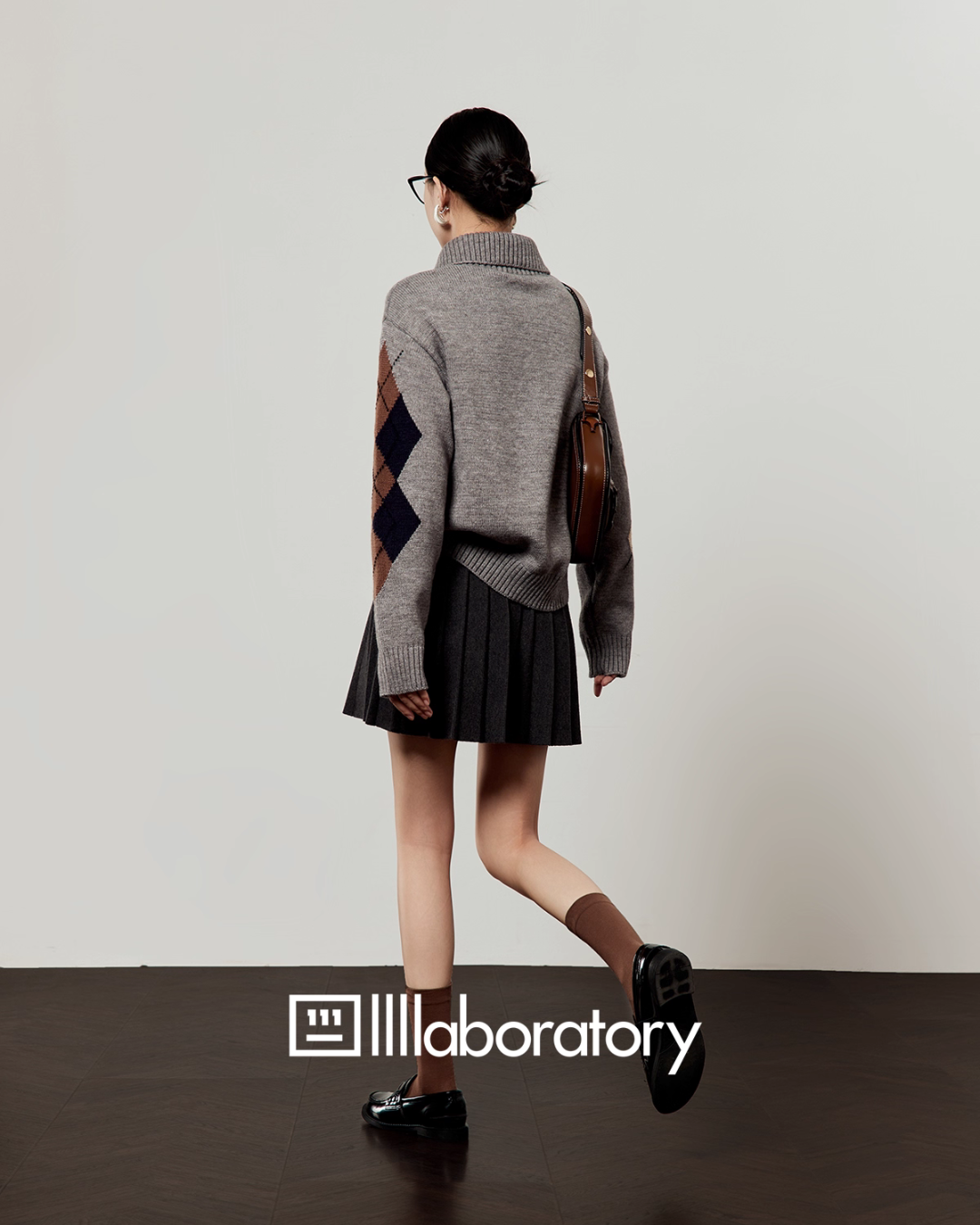 Argyle Knit Top / Navy Pleated Skirt LLA0560
