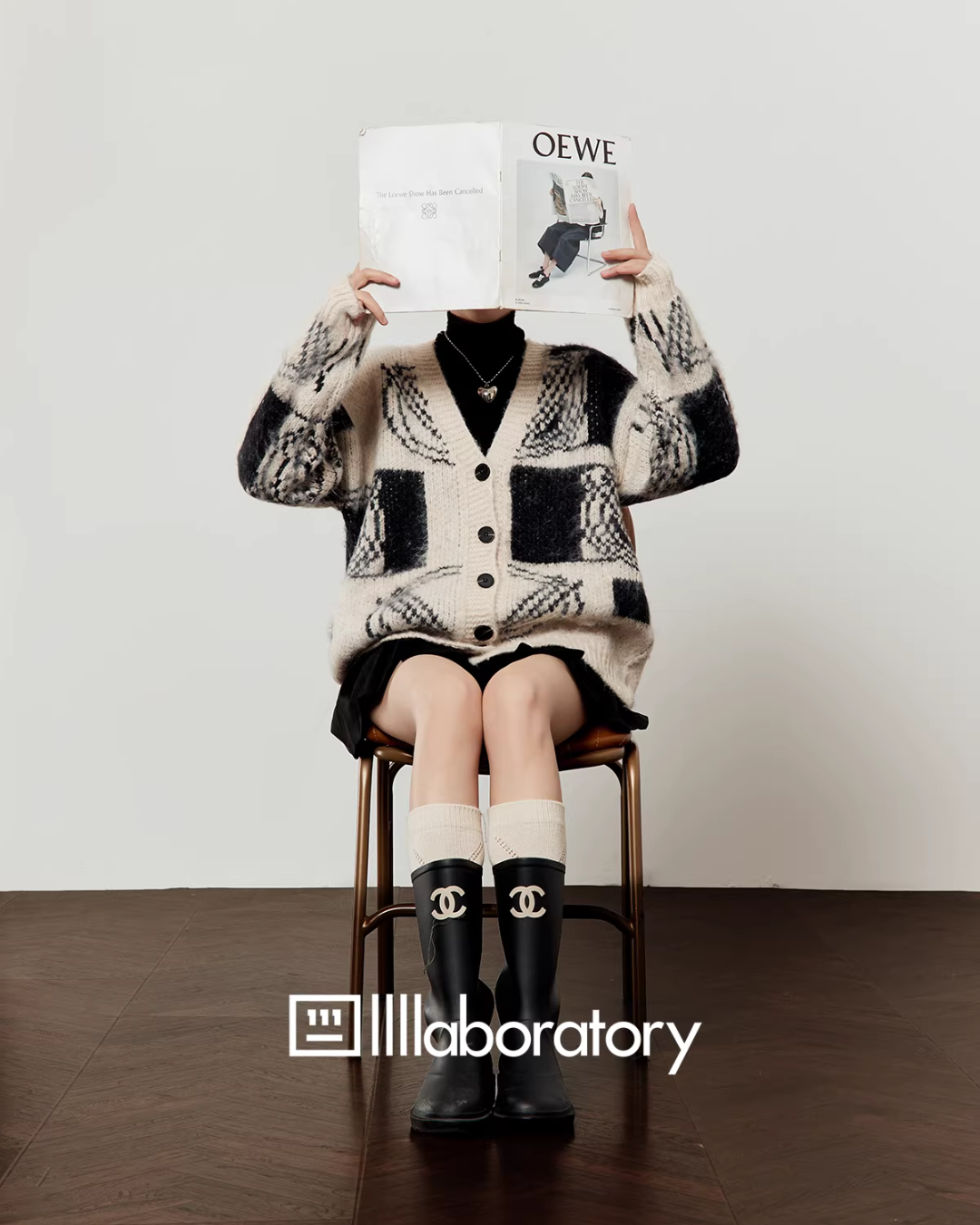 V-Neck Color Block Cardigan / Pleated Skirt / Black Layer Top LLA0581