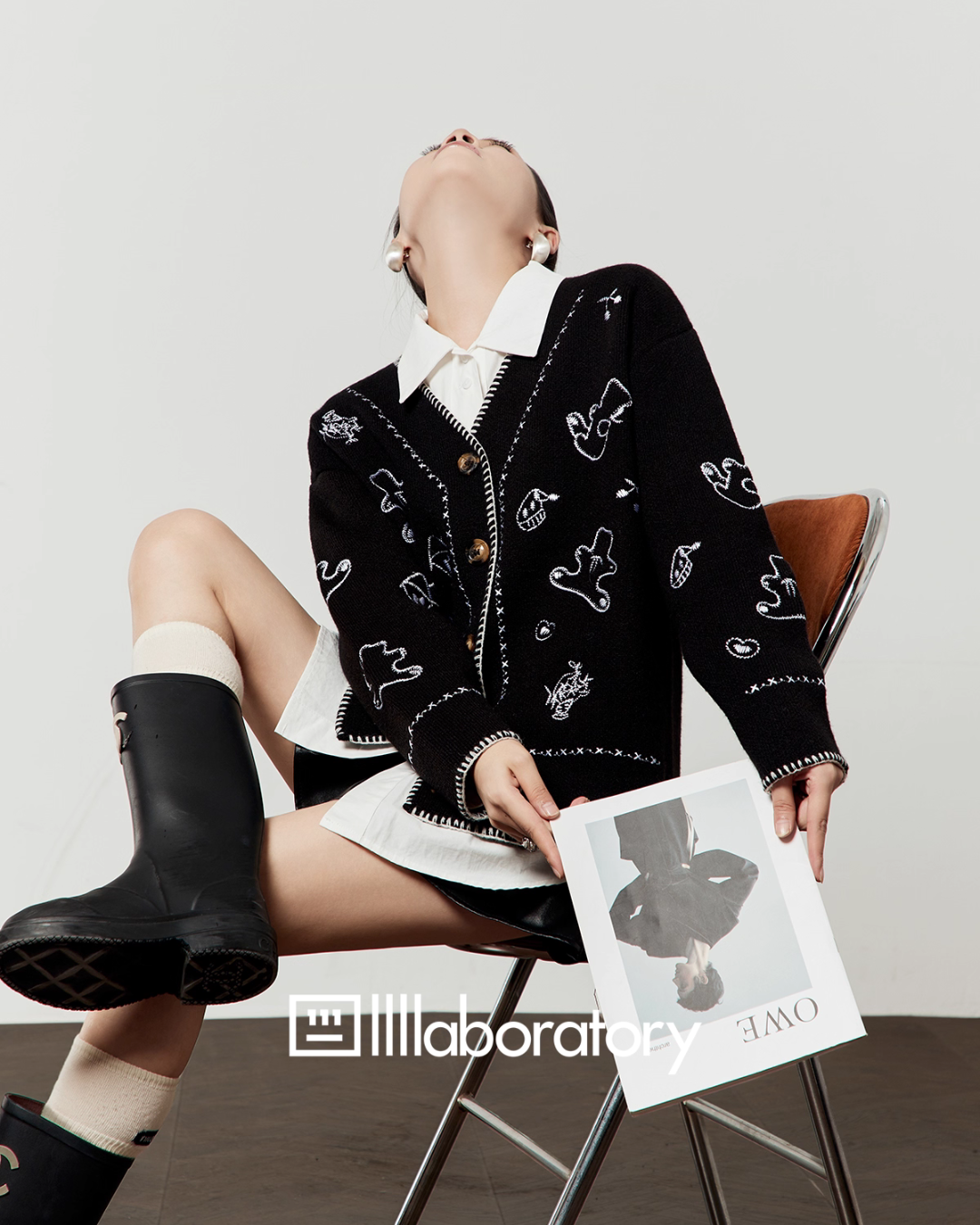 V-Neck Knit Cardigan / Leather Mini Skirt LLA0526