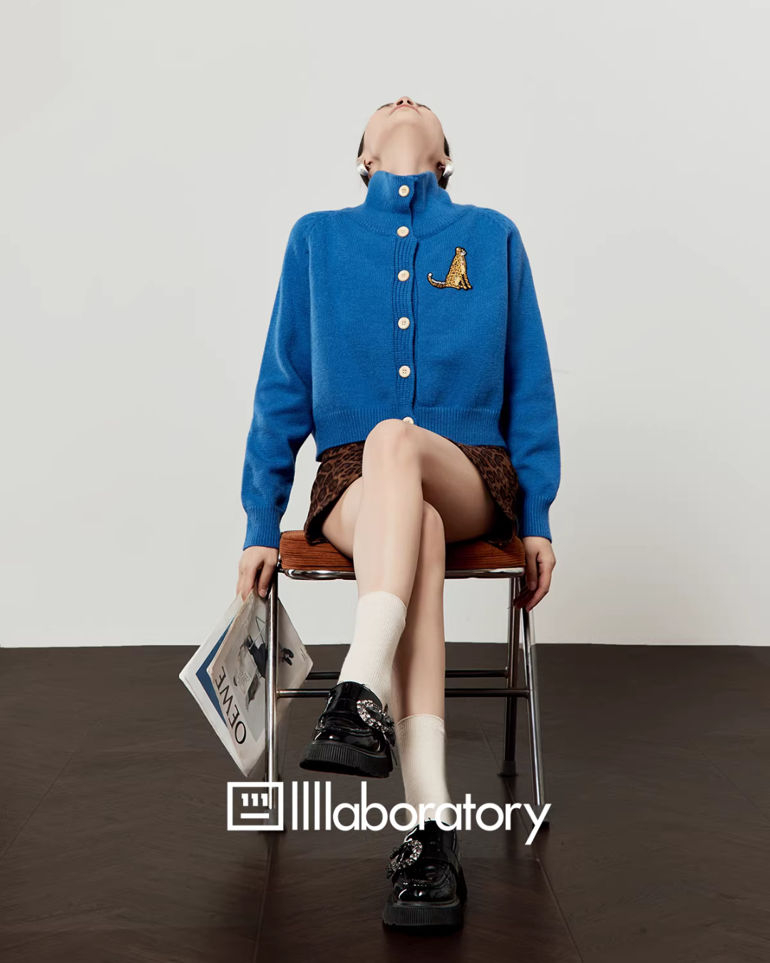 Stand Collar Knit Top / Leopard Print Mini Skirt LLA0587