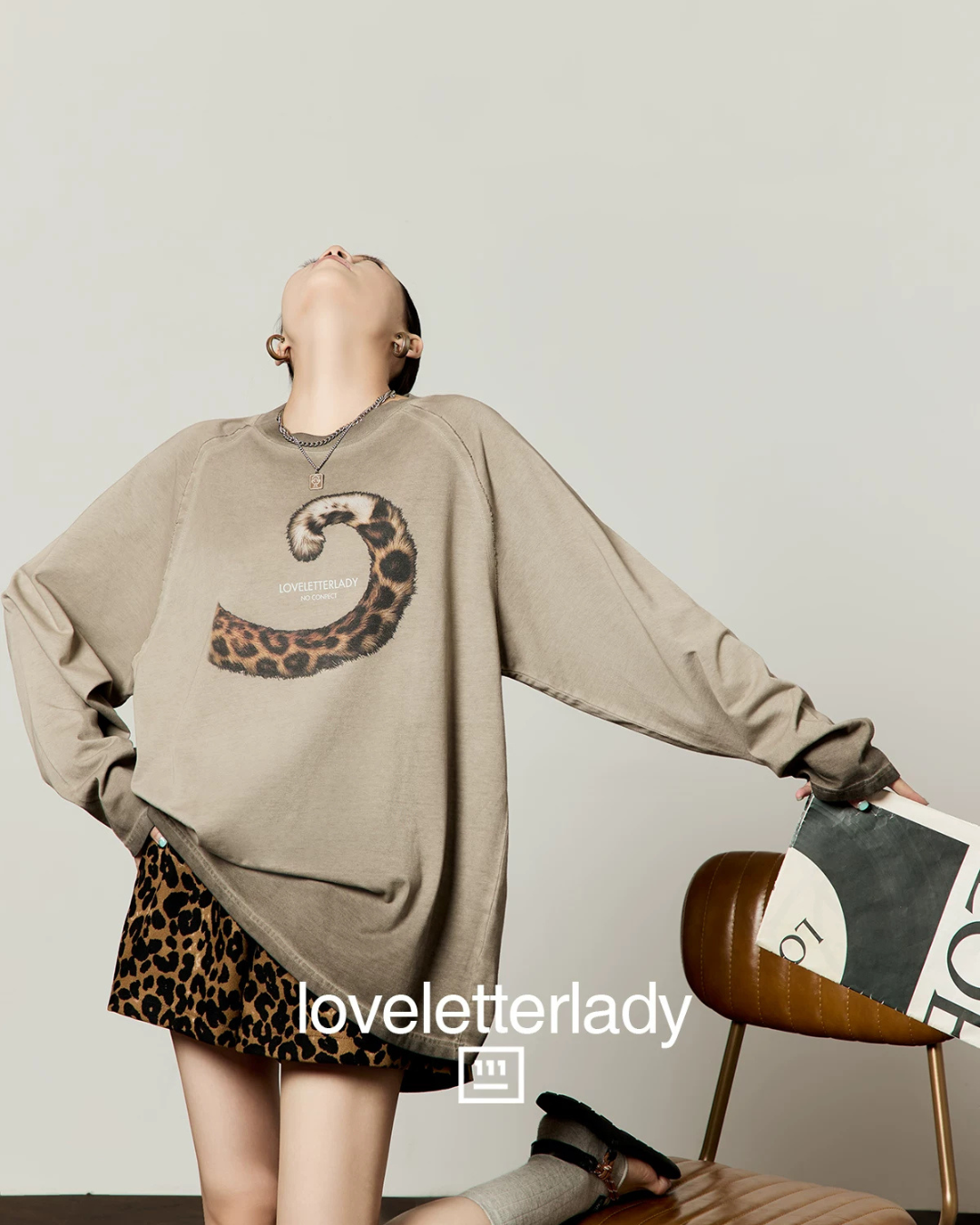 Vintage Printed Long-Sleeve T-Shirt / Leopard Skirt LLA0663