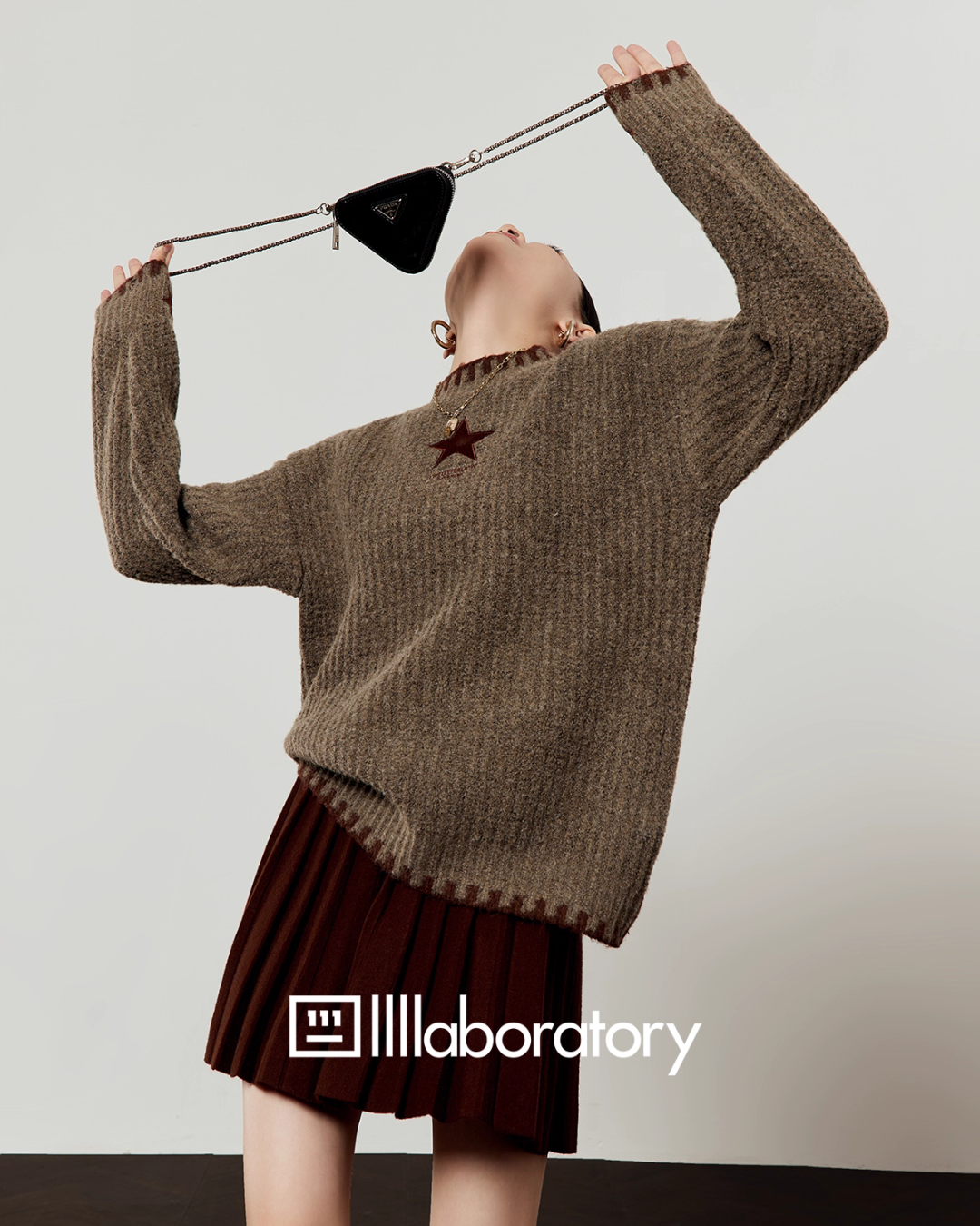 Star Logo Mock Neck Top/Pleated Skirt LLA0568