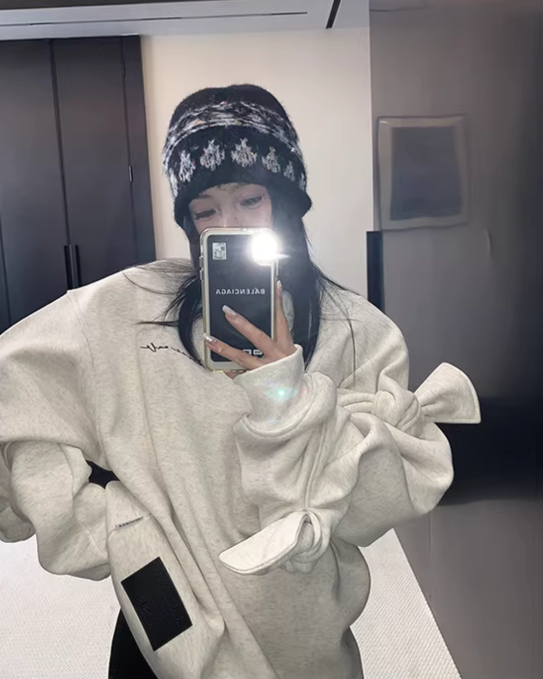 Bowknot Design Round Neck Sweatshirt YLS1018