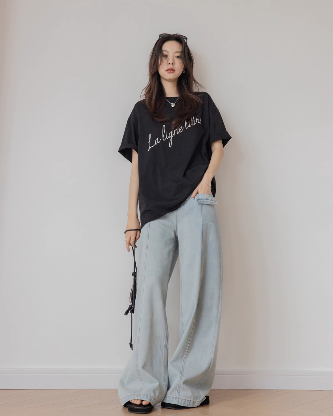 Cursive Logo Loose T-Shirt VNS0008