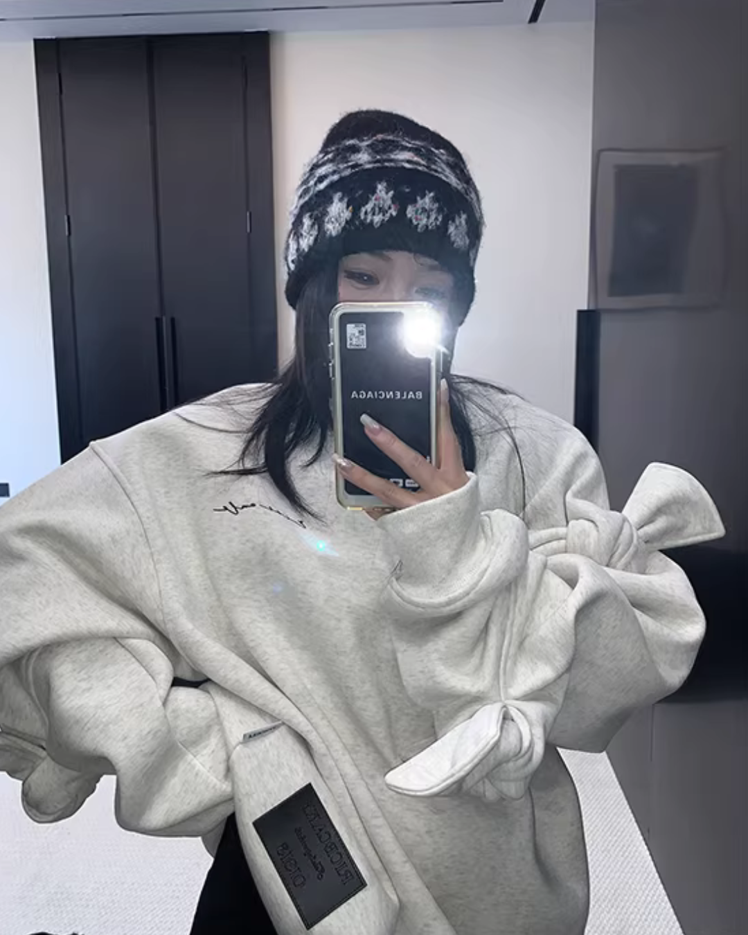 Bowknot Design Round Neck Sweatshirt YLS1018