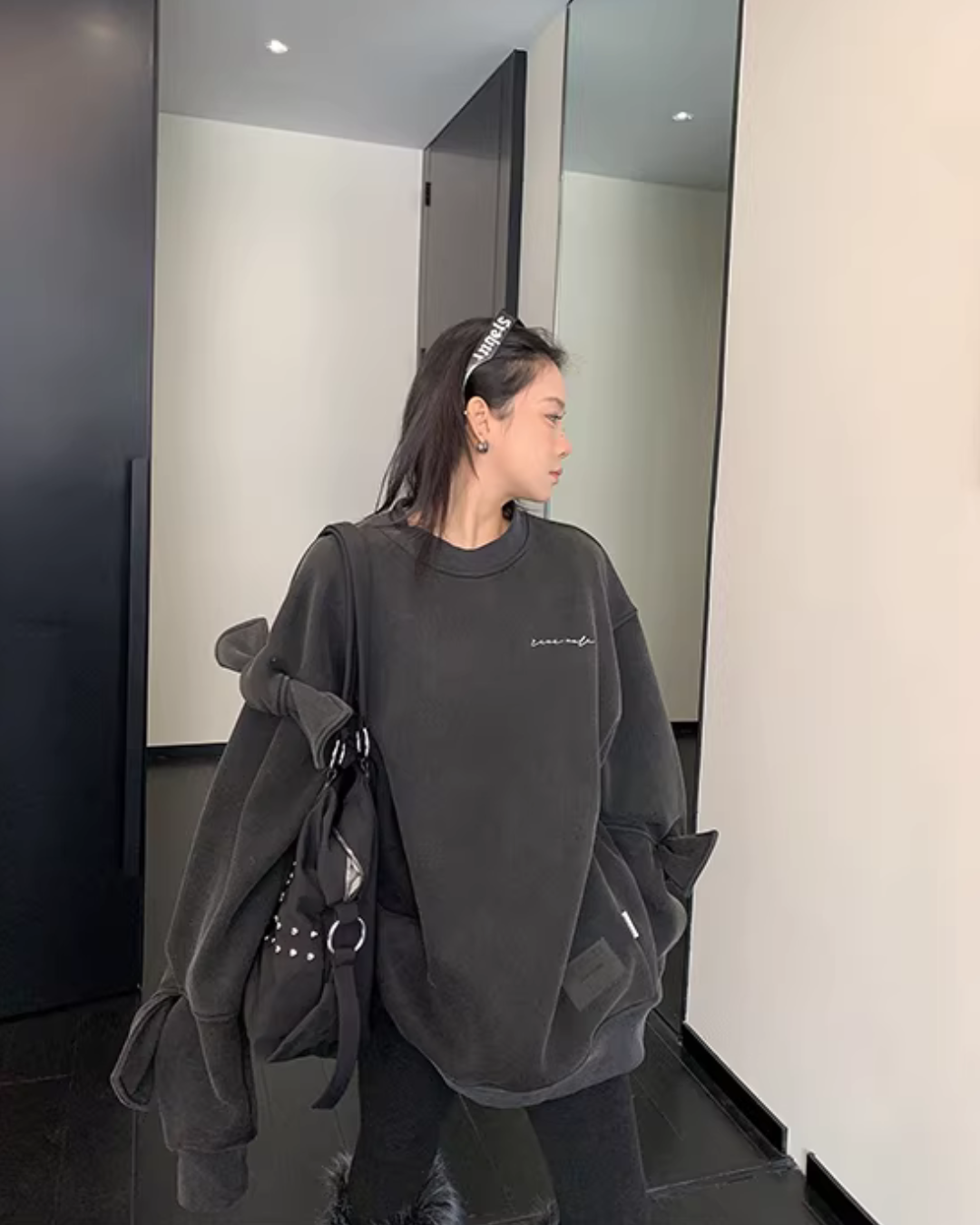 Bowknot Design Round Neck Sweatshirt YLS1018