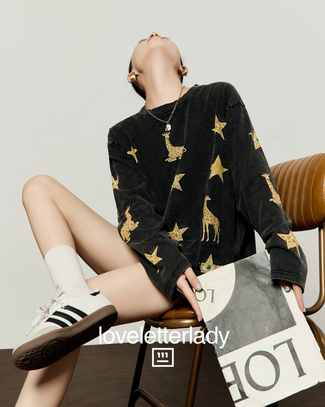 Black Star Print Loose T-Shirt / Denim Mini Skirt LLA0662