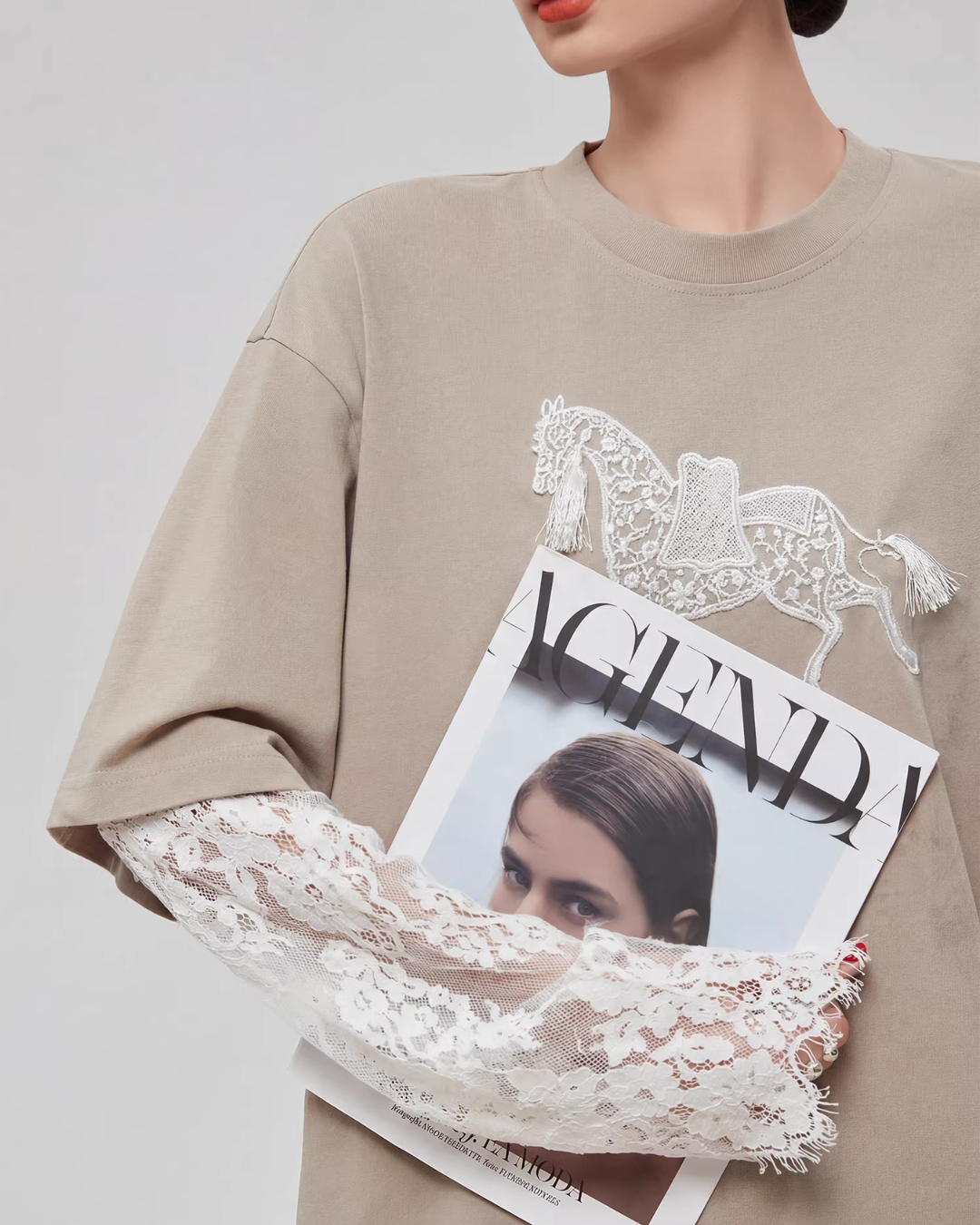 Horse Motif Lace Sleeves FER0034