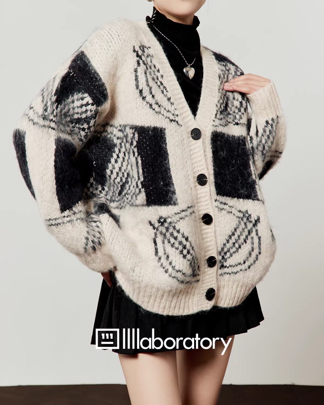 V-Neck Color Block Cardigan / Pleated Skirt / Black Layer Top LLA0581