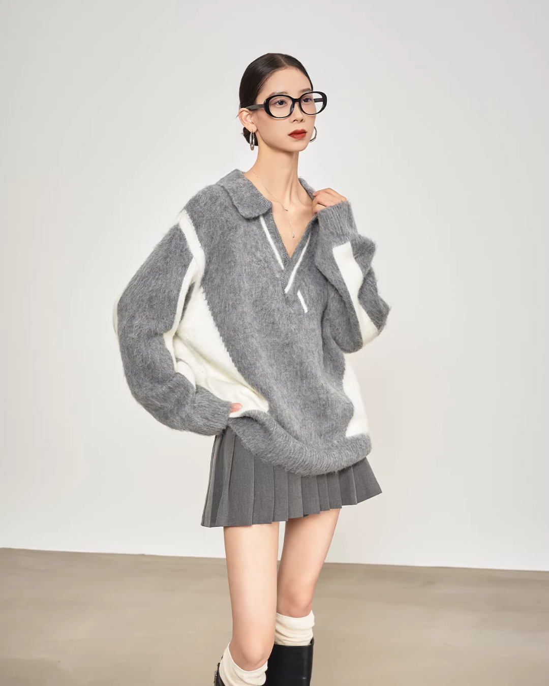 Shaggy V-Neck Knit Top / Pleated Mini Skirt SUY0031