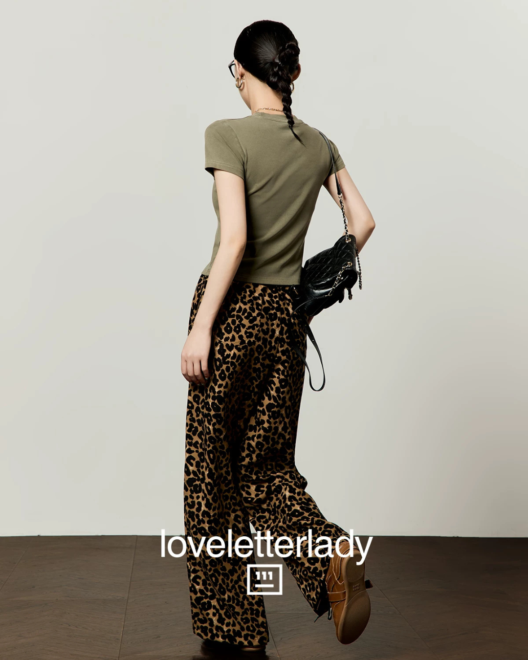 Leopard Graphic Short-Sleeve Cropped T-Shirt / Leopard Long Pants LLA0659