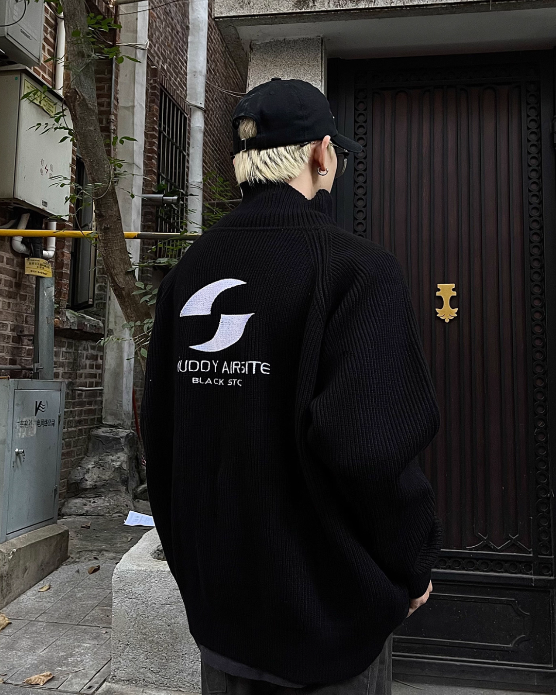 Back Logo Zip Knit MAD0006