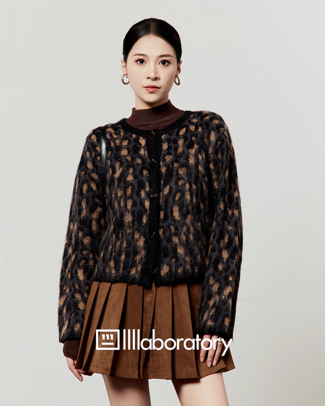 Leopard Round Neck Cardigan / Caramel Pleated Skirt LLA0553