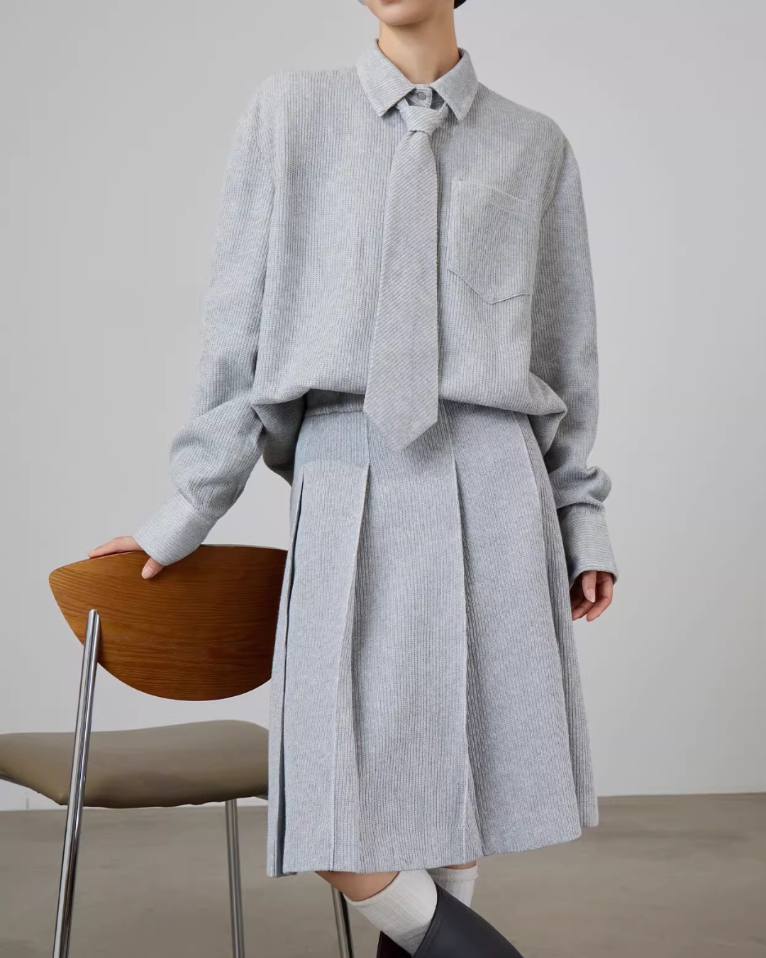 Soft Loose Long Sleeve Shirt / Knee Length Skirt SUY0009