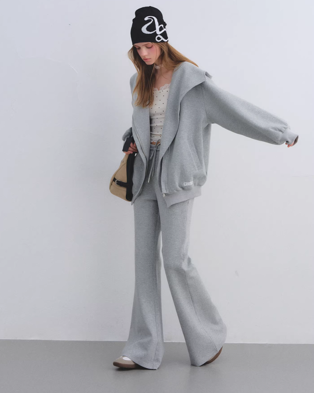 Oversized Collar Zip-Up Hoodie / Flare Sweatpants  ASG0083