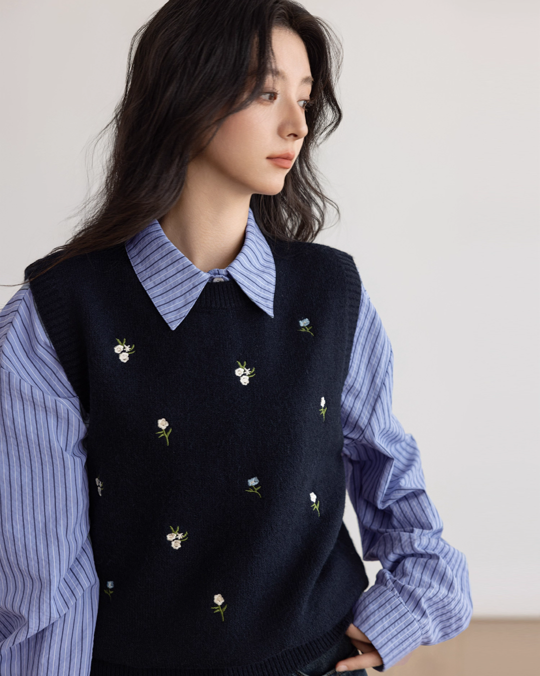 College Style Embroidered Knit Vest VAS0140