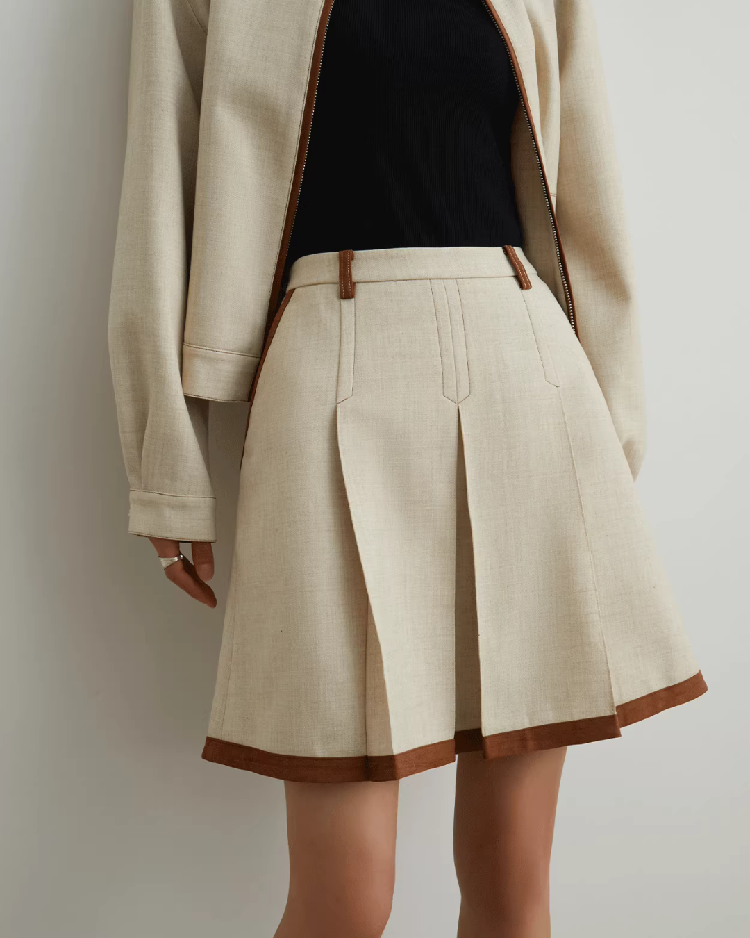Color-Blocked Line Zip Jacket / Line Mini Skirt  SUY0032