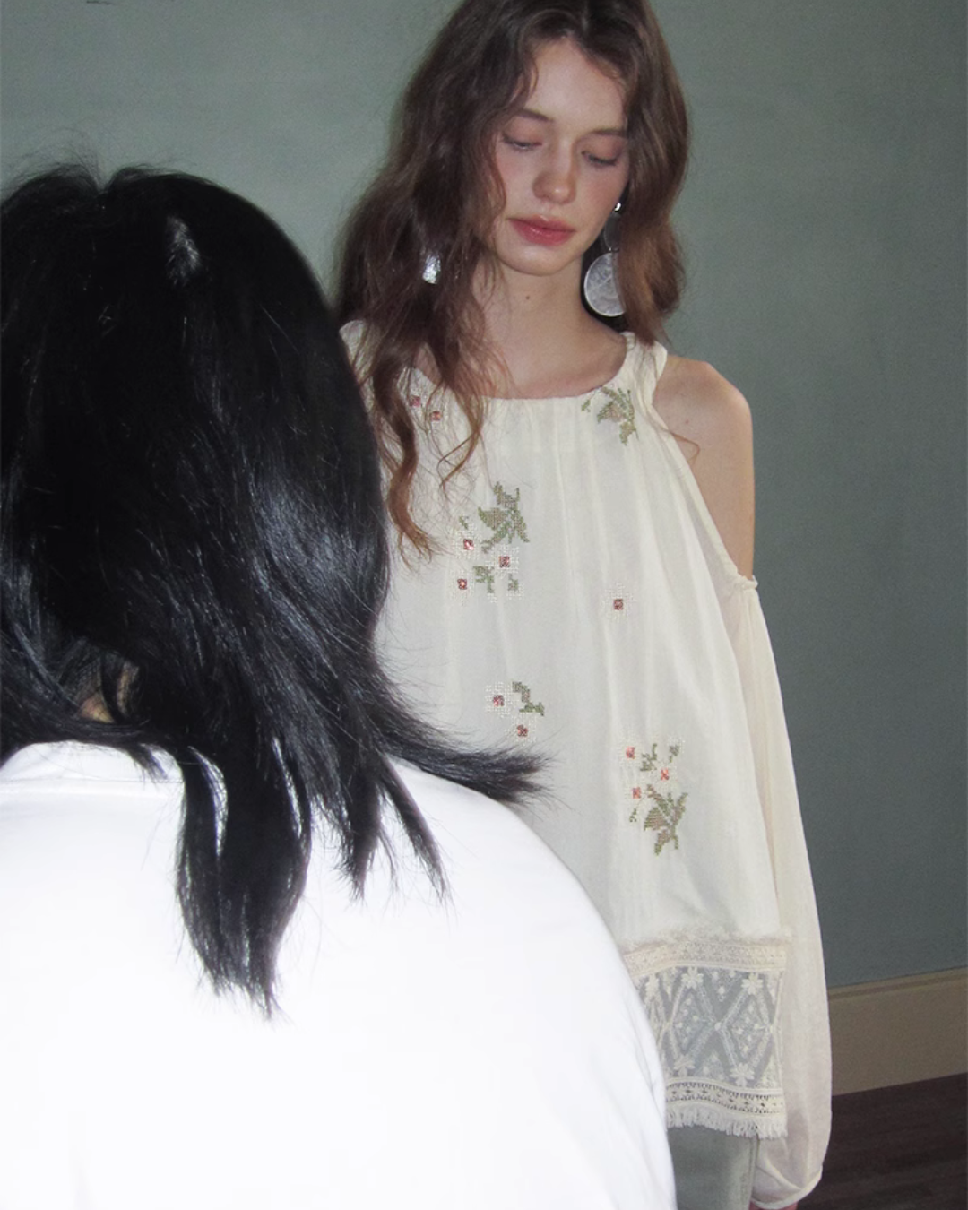 Off-Shoulder Floral Embroidered Top USY0001
