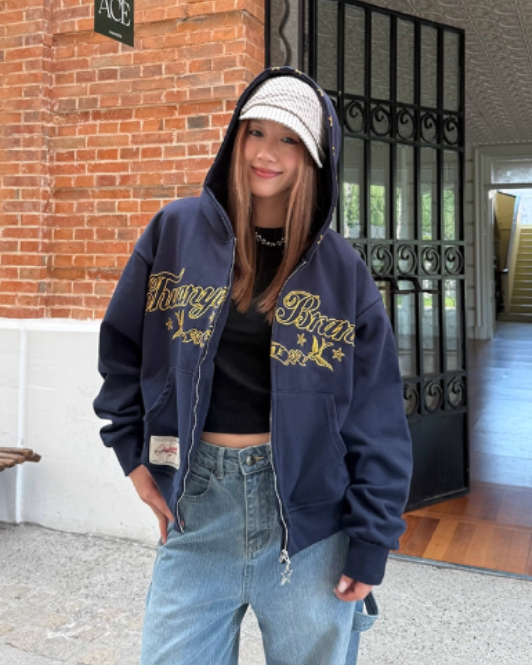 Logo Embroidered Zip-Up Hoodie CYE0057